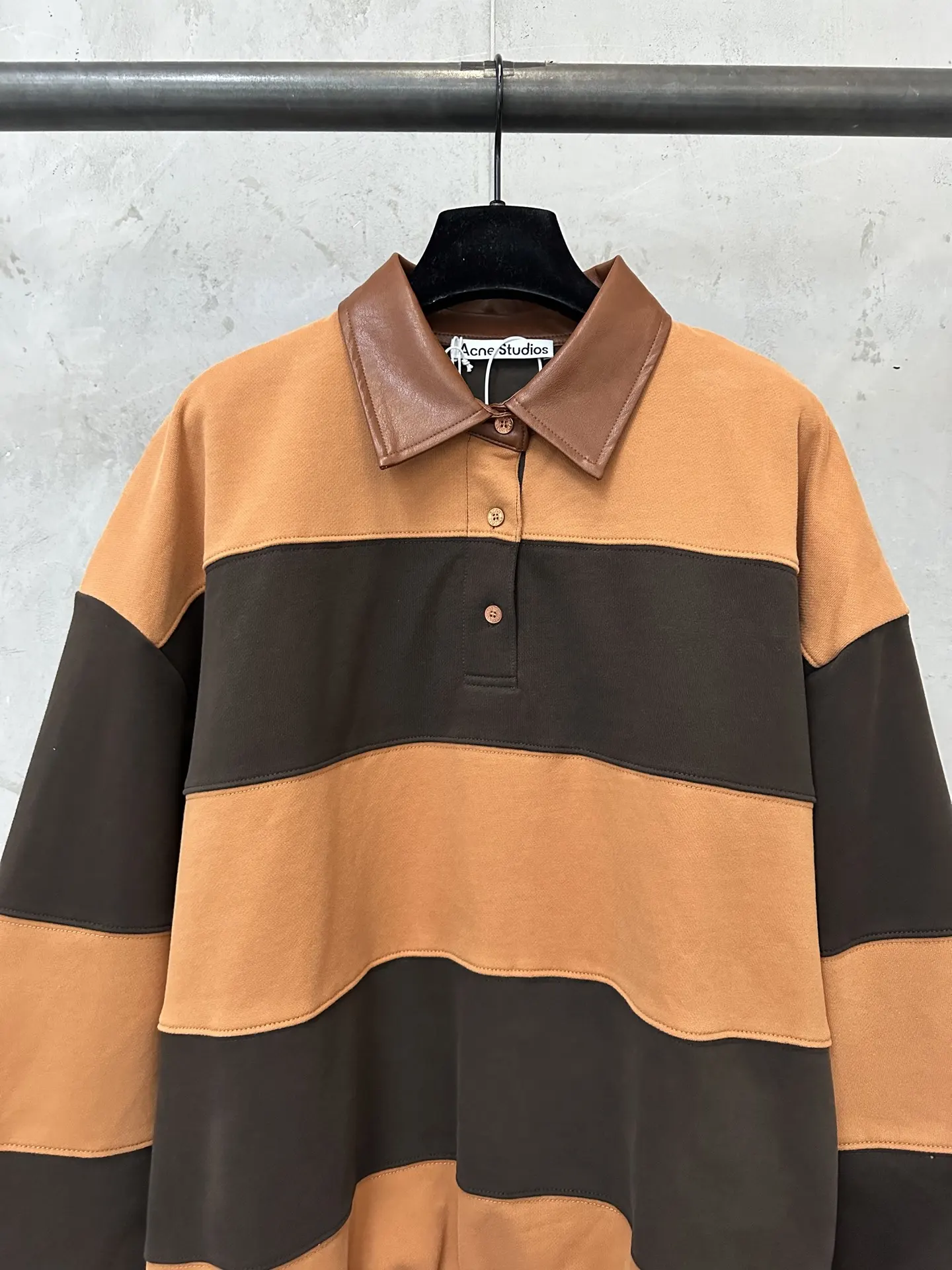 Contrast Stripe Leather-Collar Sweatshirt D35021801 — view 3