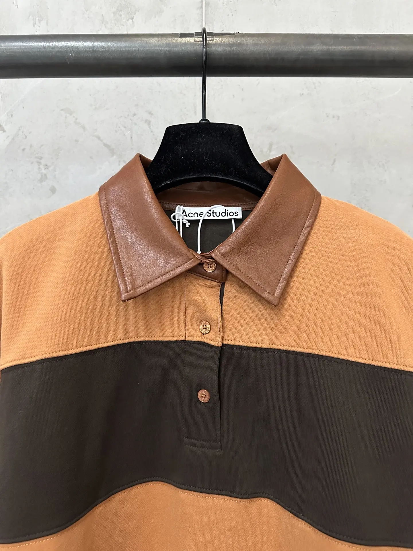 Contrast Stripe Leather-Collar Sweatshirt D35021801 — view 5