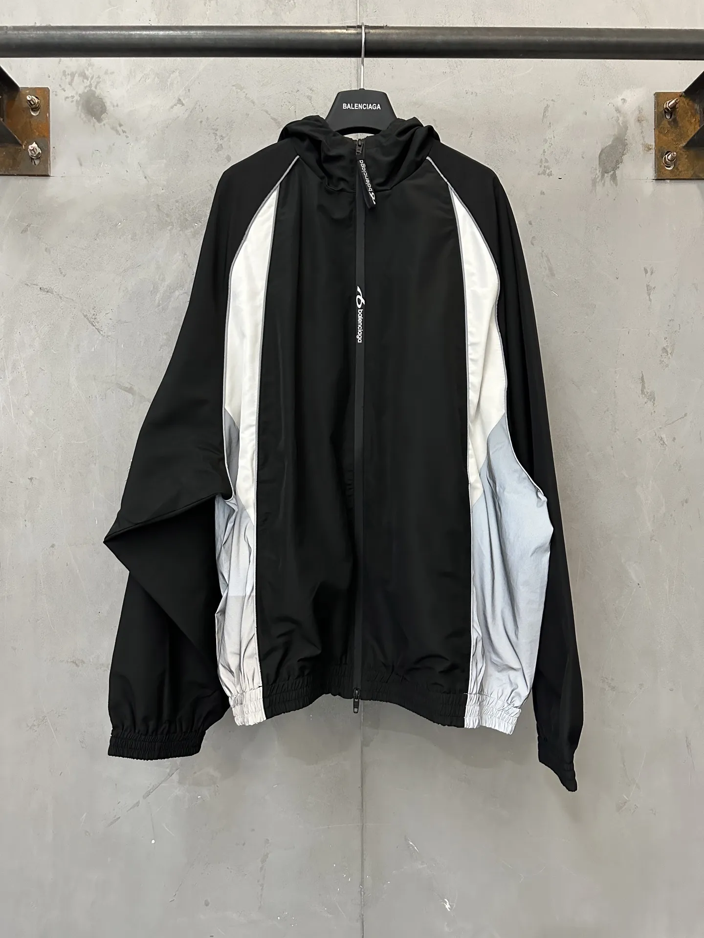 Color-Block Hooded Windbreaker Jacket D37020234