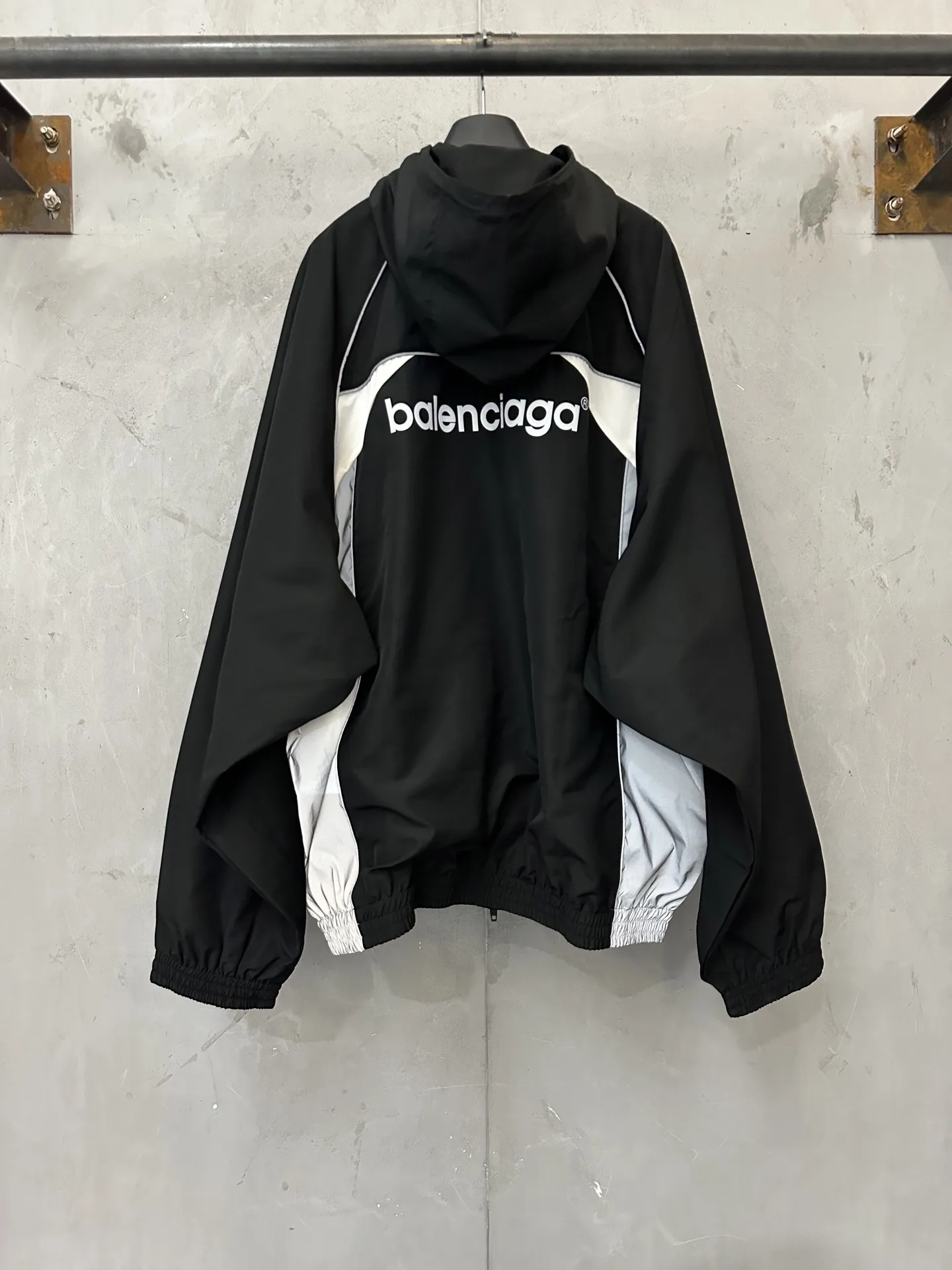 Color-Block Hooded Windbreaker Jacket D37020234 — view 2