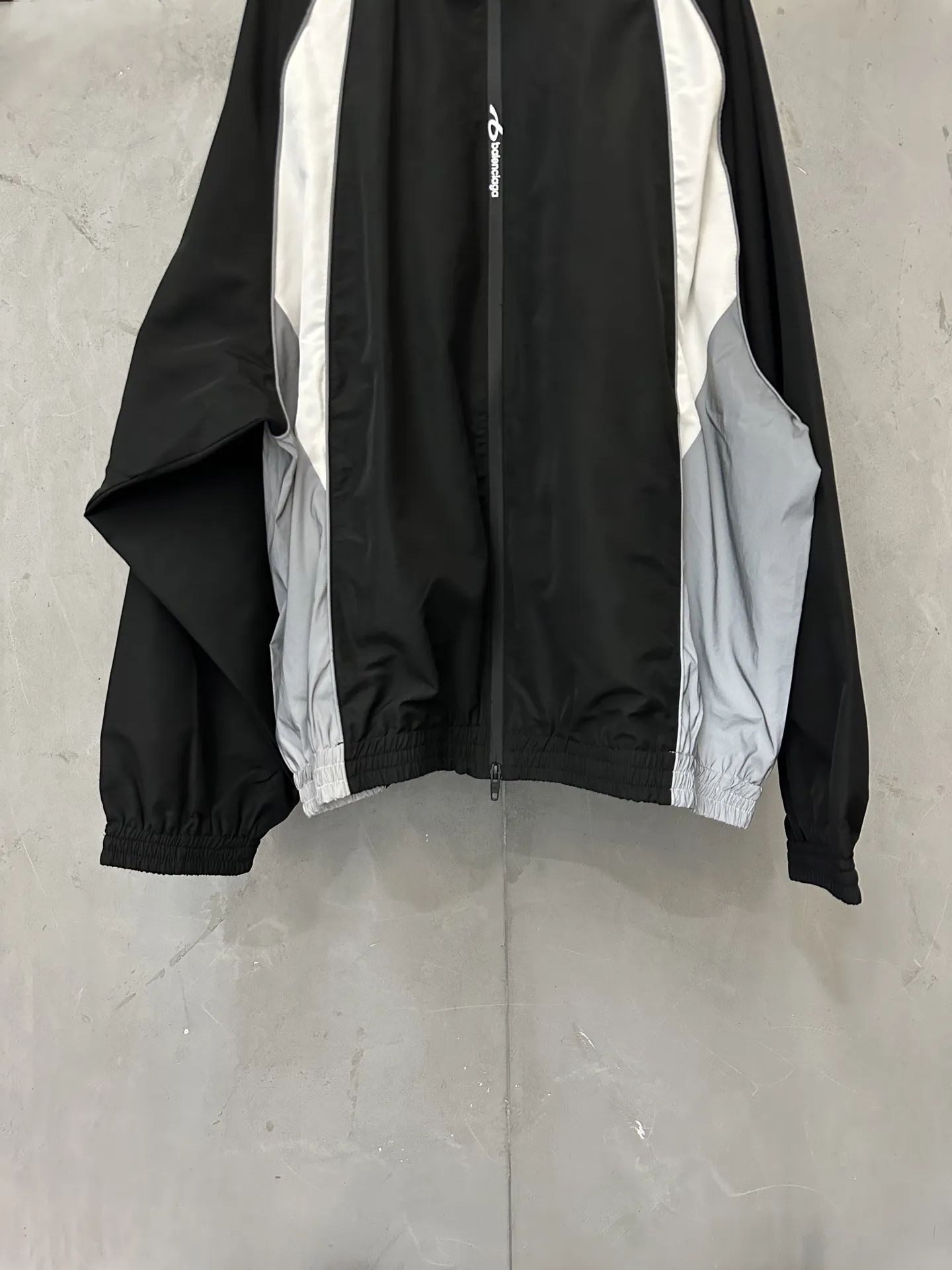 Color-Block Hooded Windbreaker Jacket D37020234 — view 4