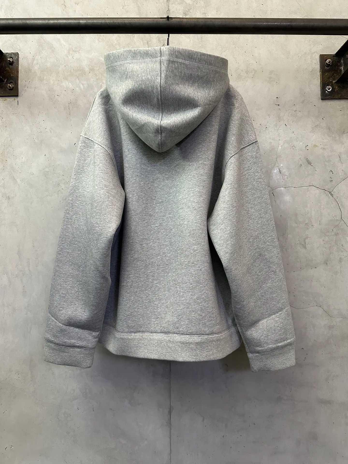Logo-Embroidered Zip-Up Hoodie D37024406 — view 2