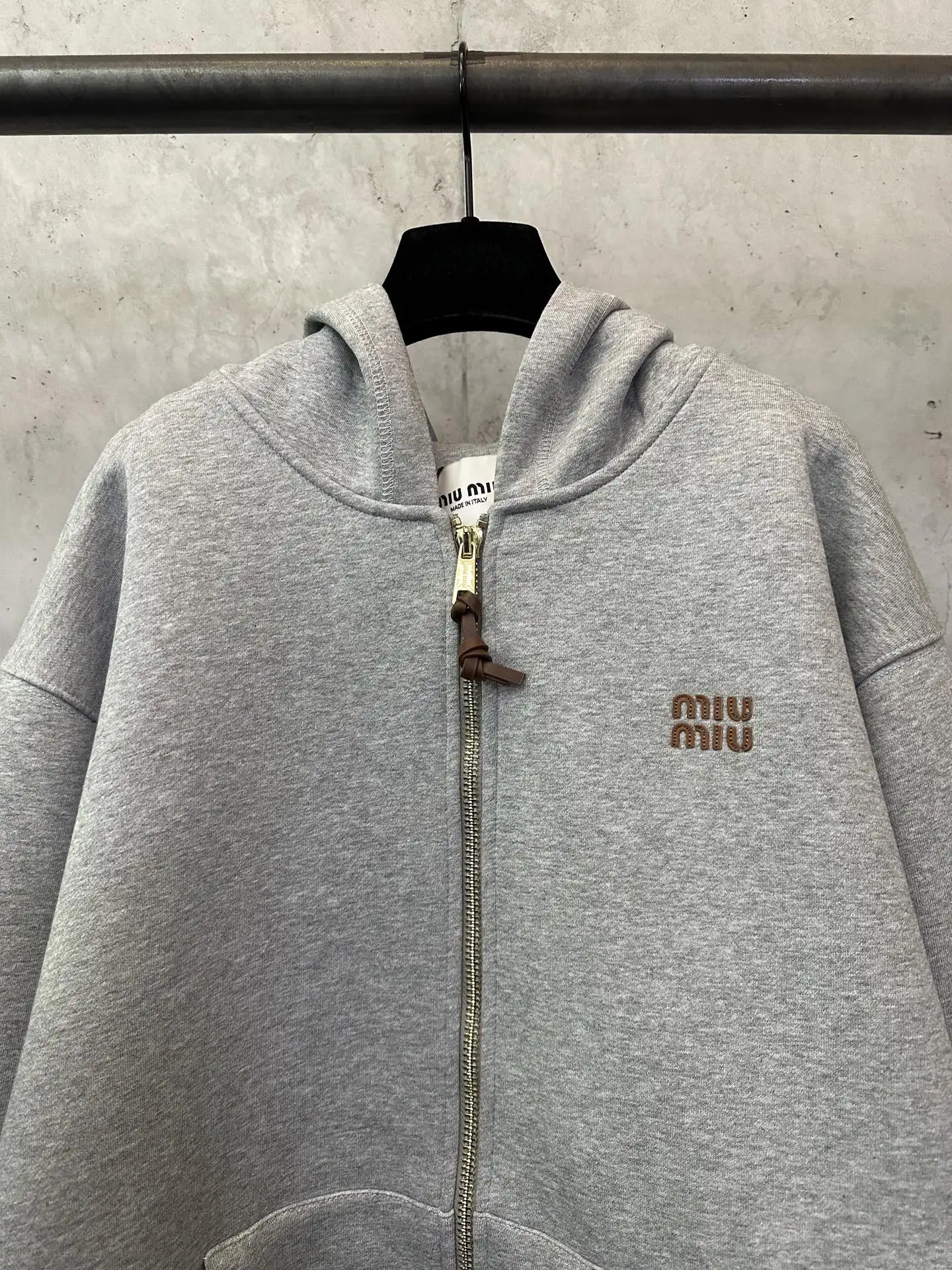 Logo-Embroidered Zip-Up Hoodie D37024406 — view 3