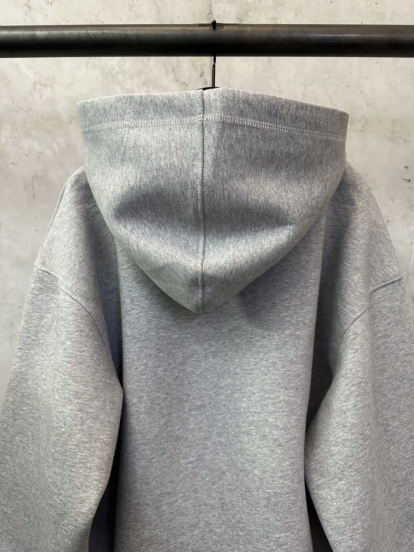 Logo-Embroidered Zip-Up Hoodie D37024406 — view 5