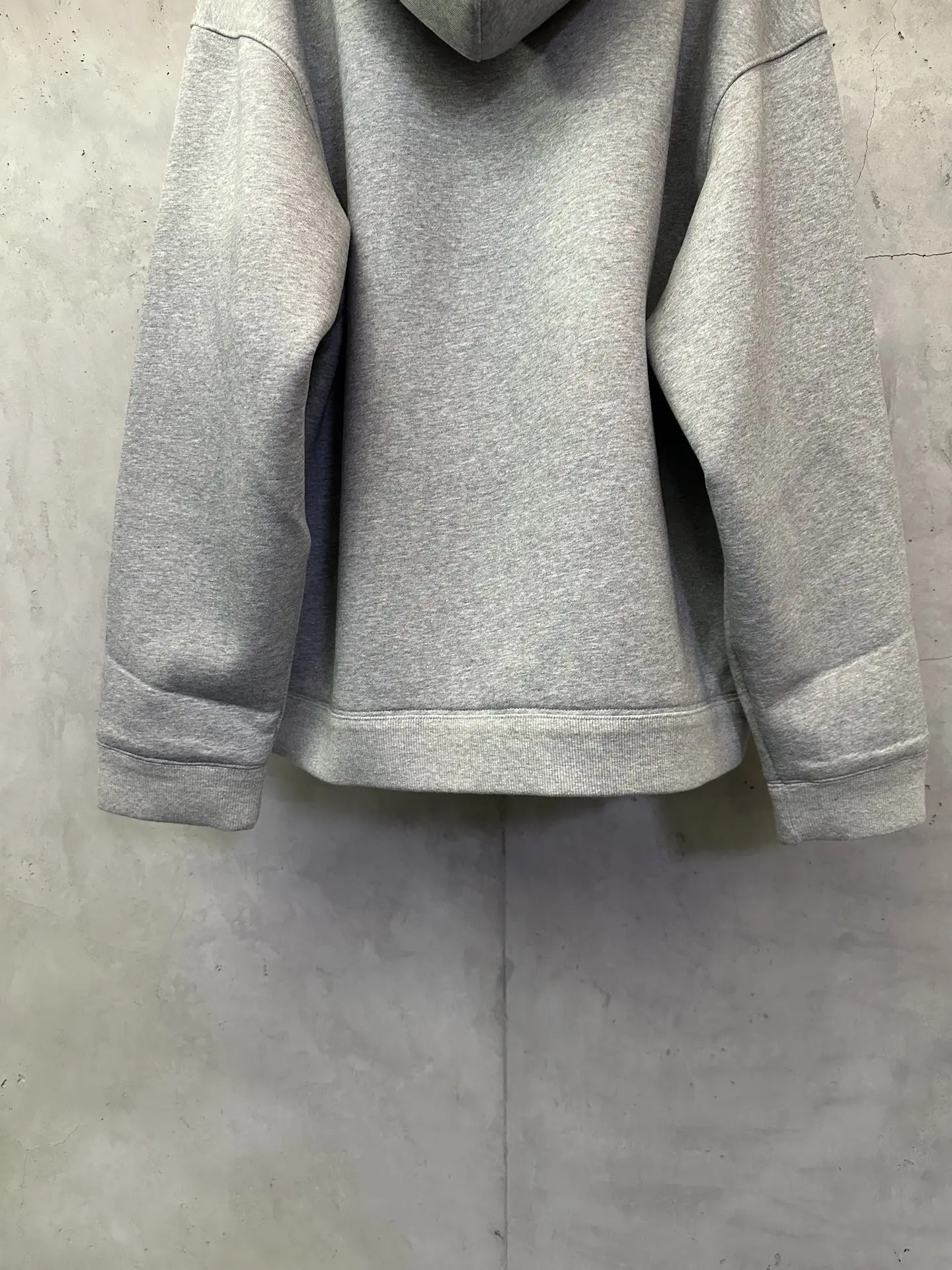 Logo-Embroidered Zip-Up Hoodie D37024406 — view 6