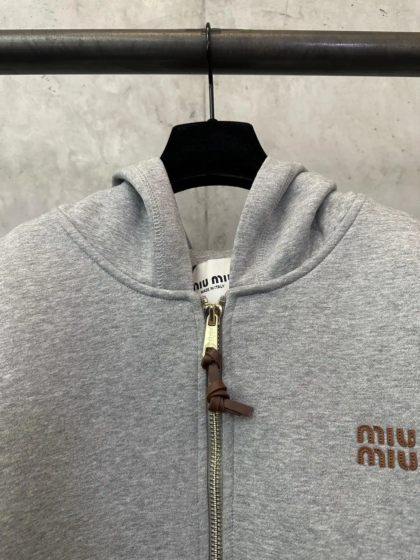 Logo-Embroidered Zip-Up Hoodie D37024406 — view 7