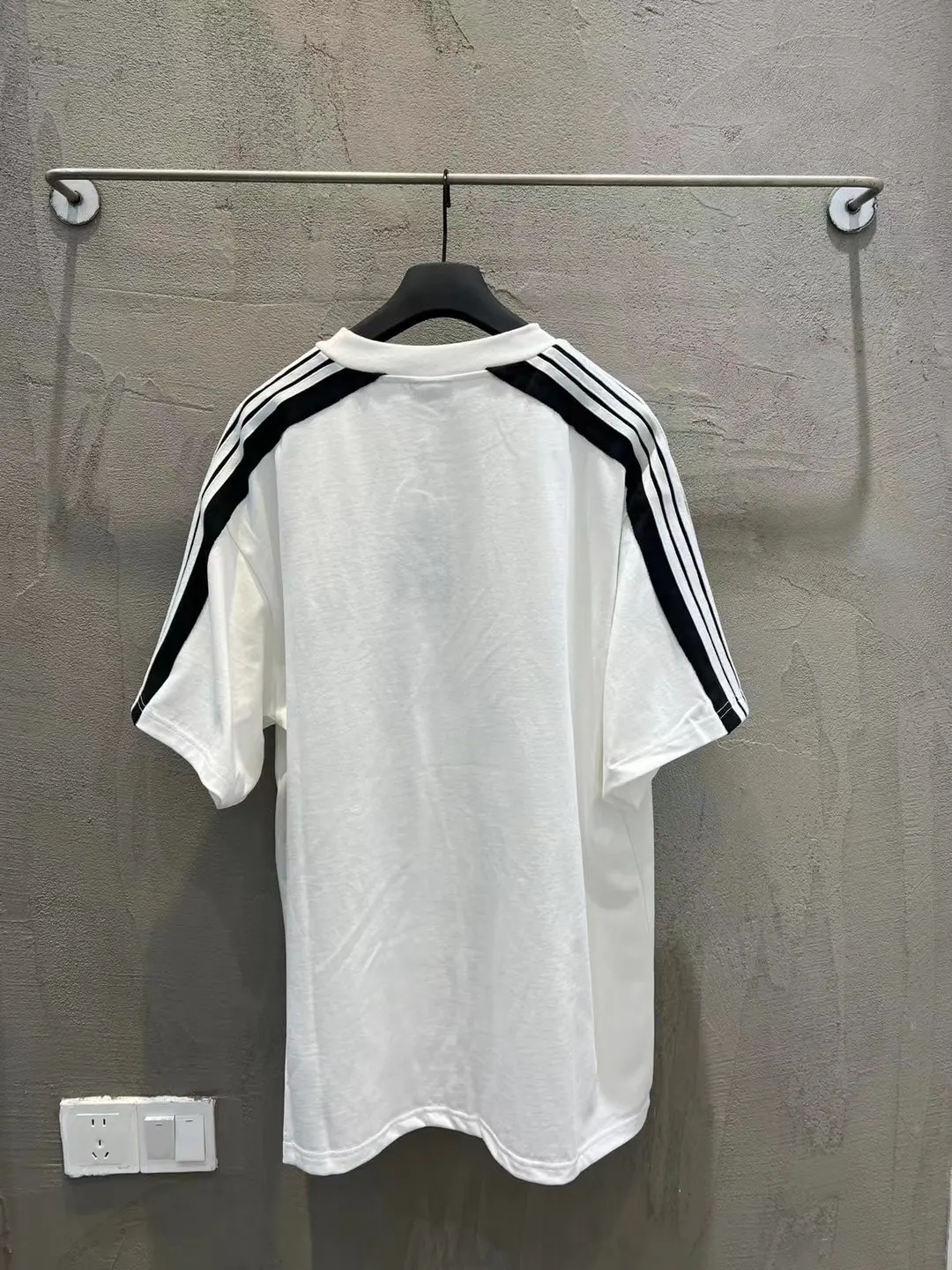 Unity Logo Embroidered Striped T-Shirt D8521873 — view 2