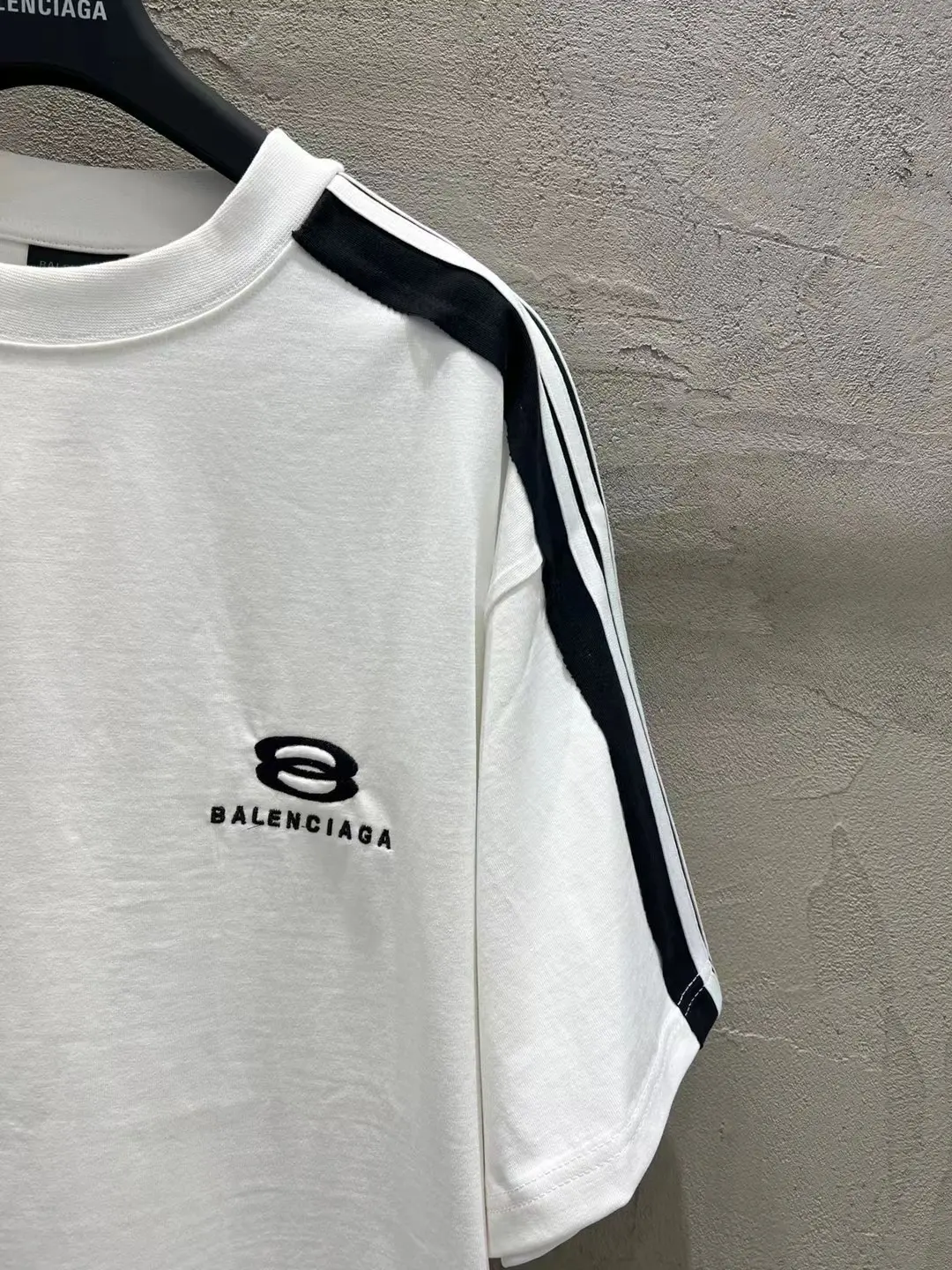 Unity Logo Embroidered Striped T-Shirt D8521873 — view 4