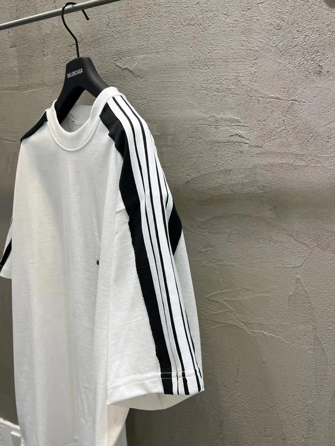 Unity Logo Embroidered Striped T-Shirt D8521873 — view 6