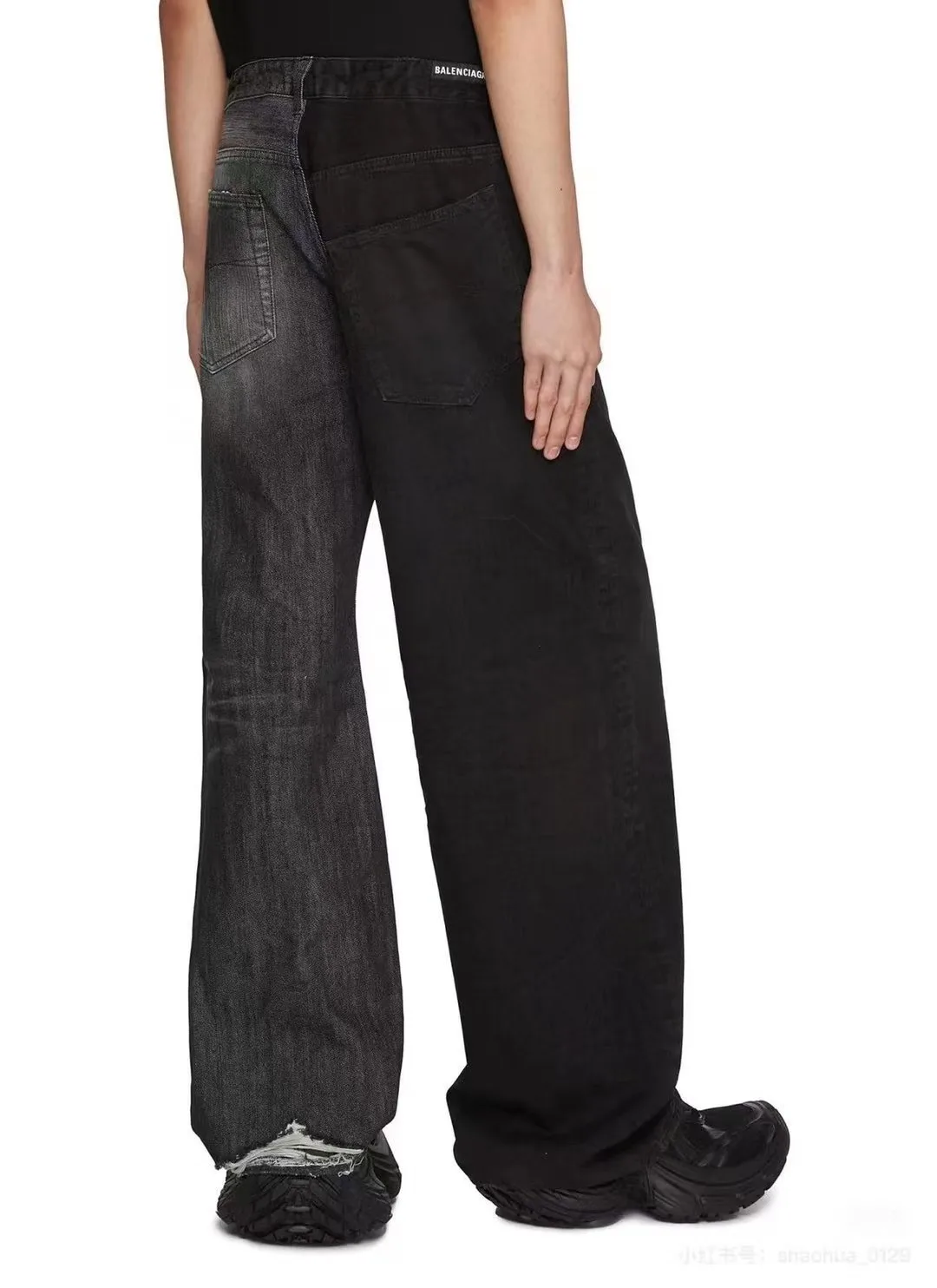 Asymmetric Paneled Straight-Leg Jeans D23521858 — view 3