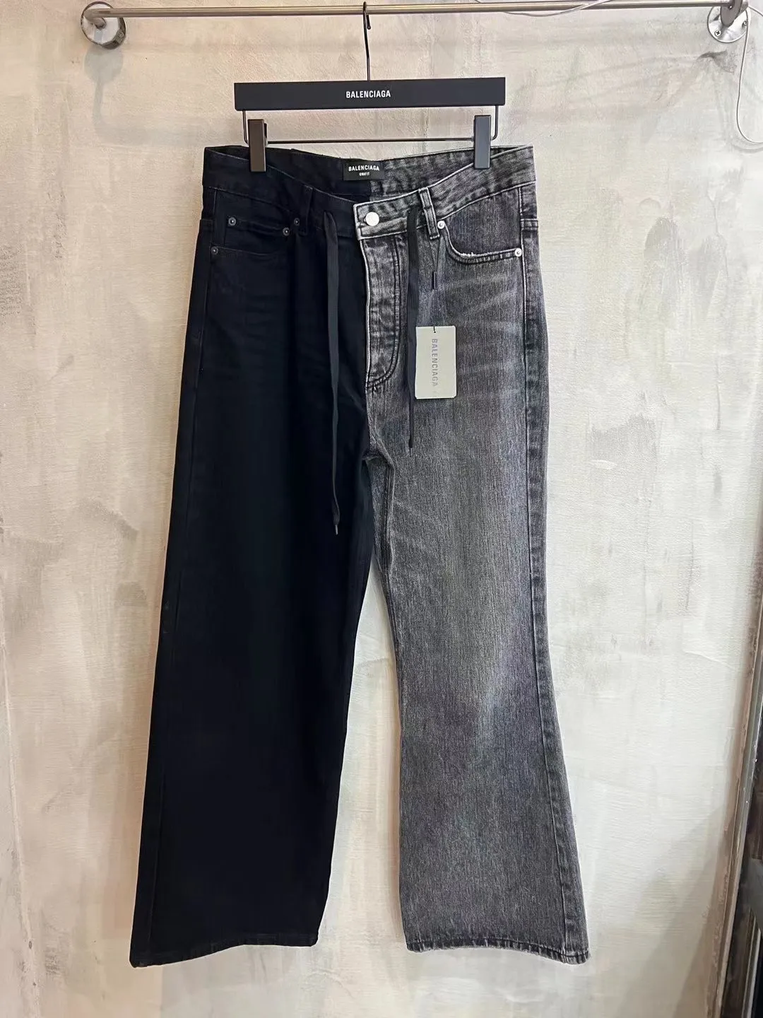 Asymmetric Paneled Straight-Leg Jeans D23521858 — view 9
