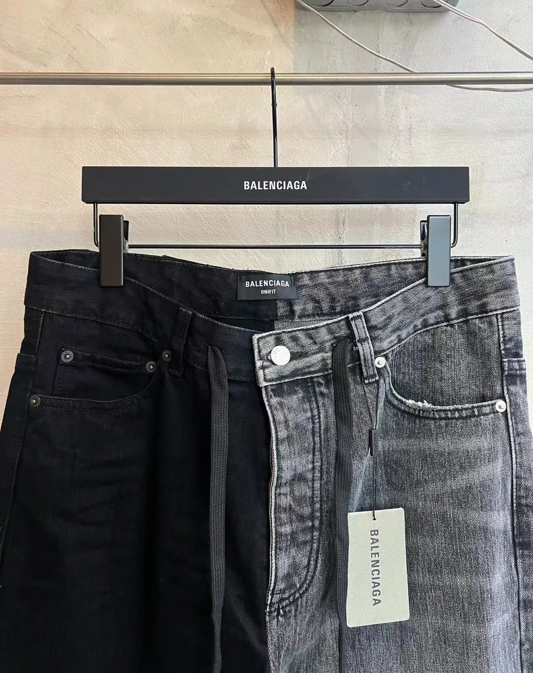Asymmetric Paneled Straight-Leg Jeans D23521858 — view 11