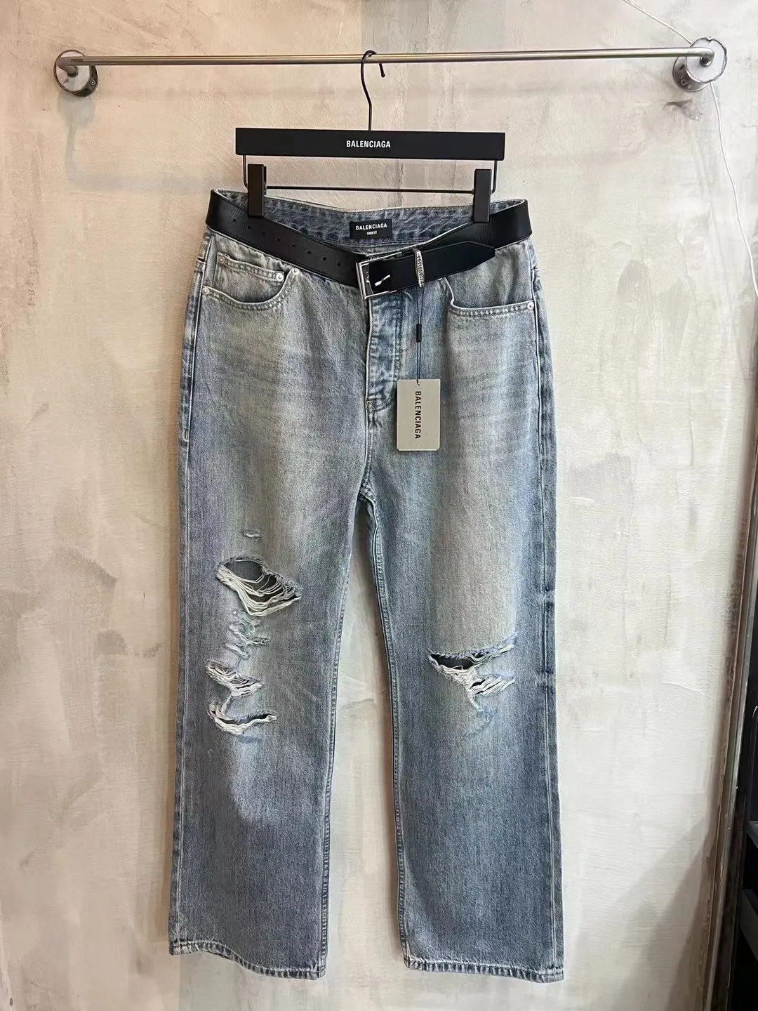 Distressed Straight-Leg Jeans with Integrated Leather Belt D27020014