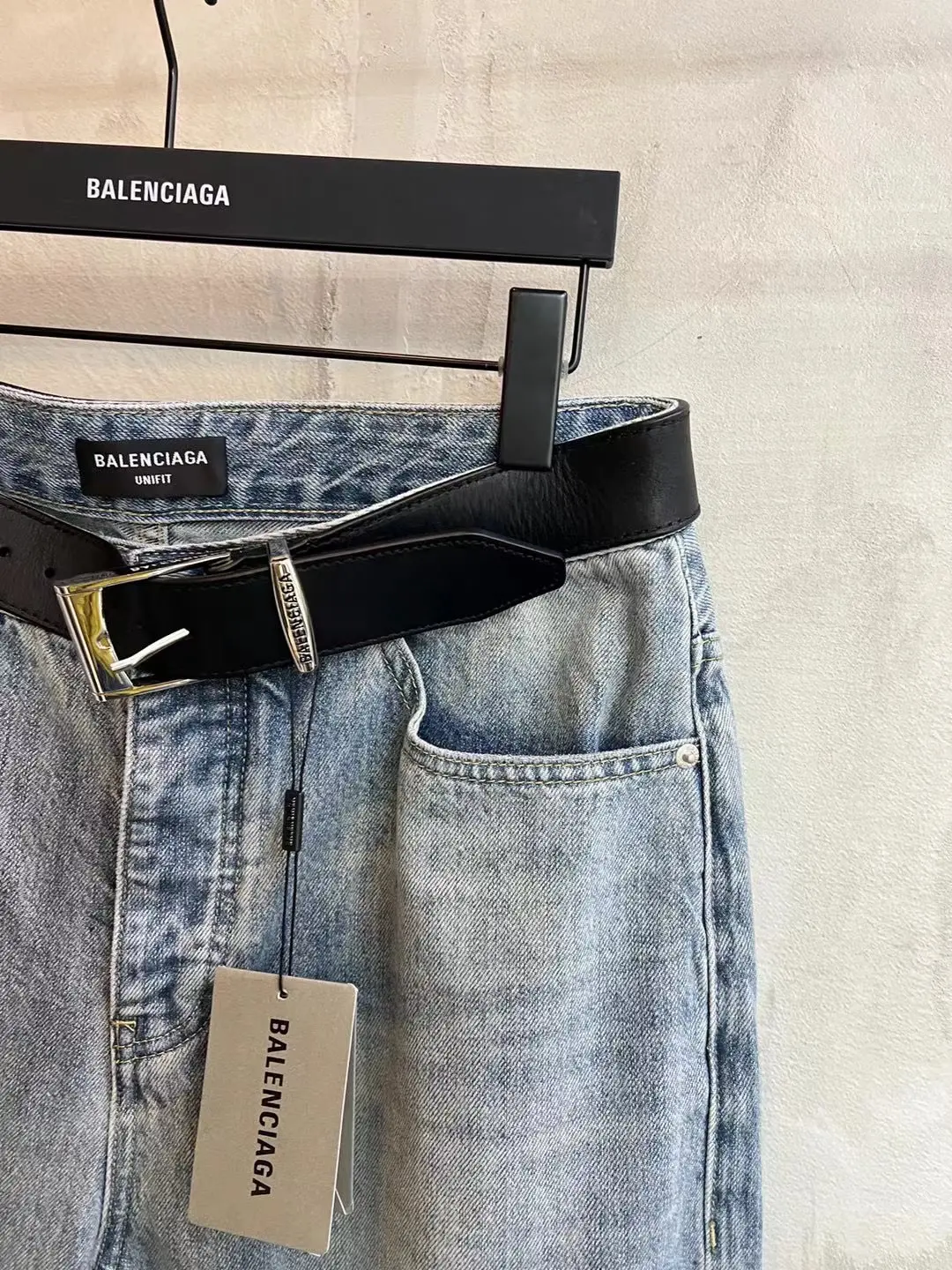 Distressed Straight-Leg Jeans with Integrated Leather Belt D27020014 — view 4