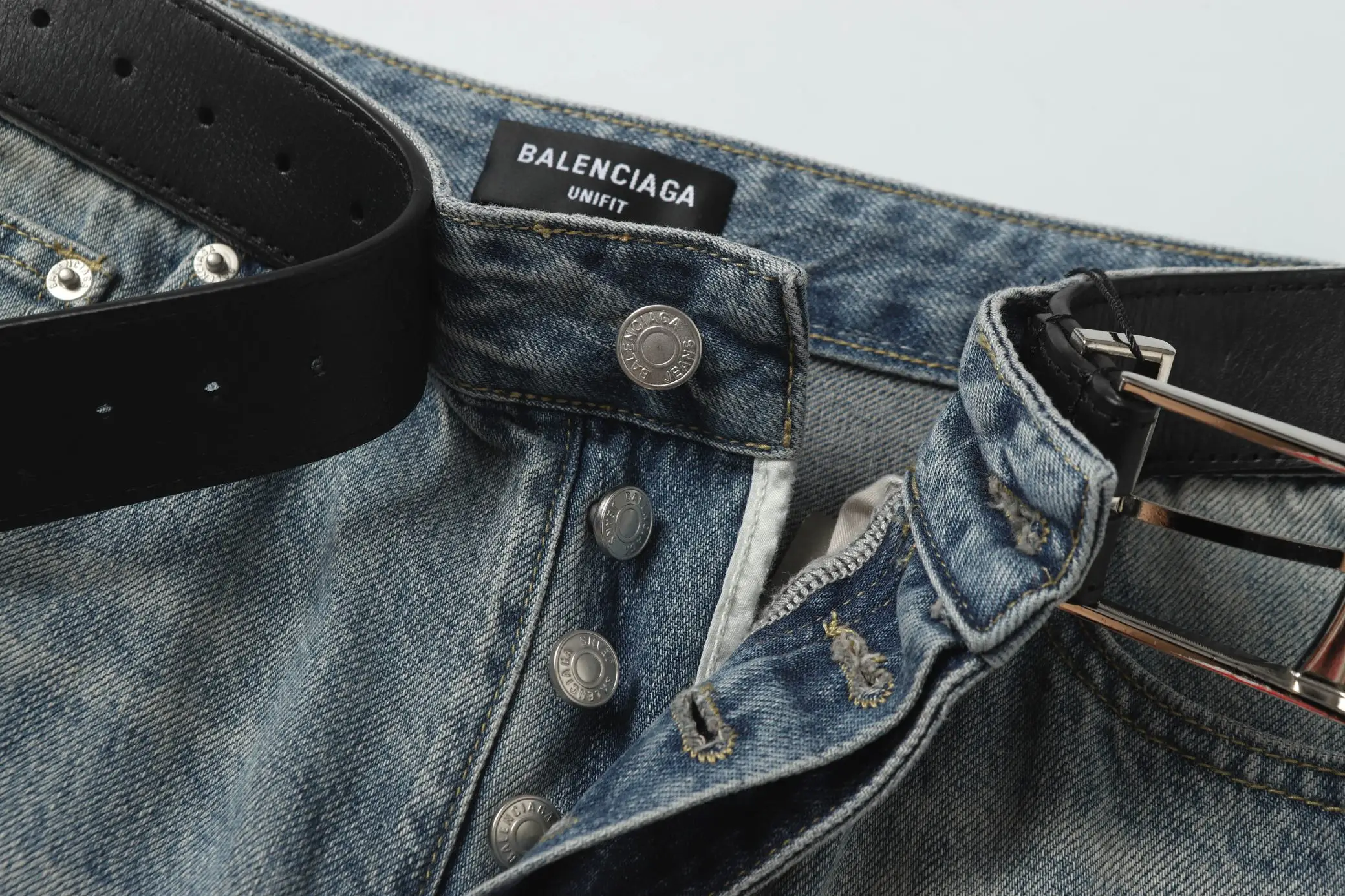 Distressed Straight-Leg Jeans with Integrated Leather Belt D27020014 — view 15