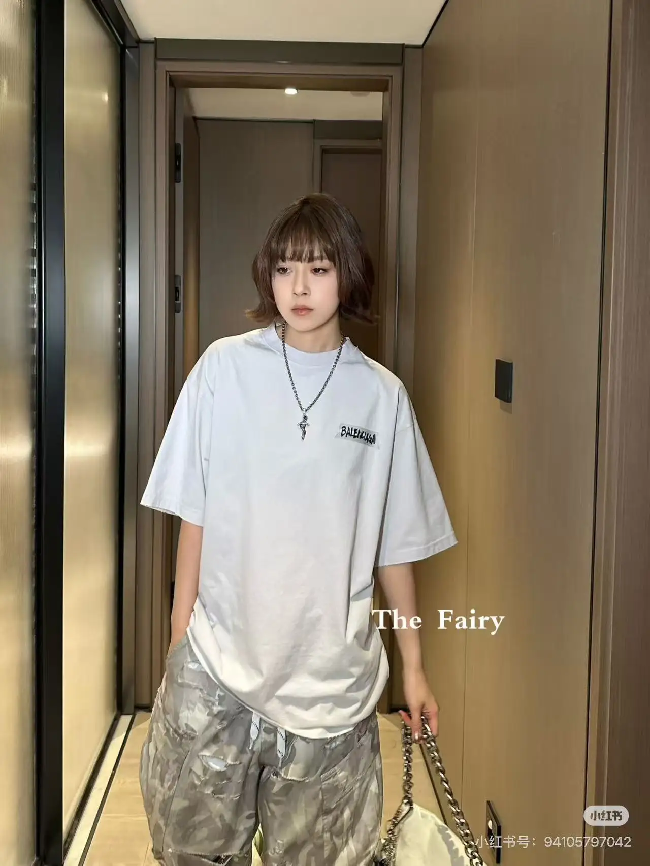 Tape Logo Oversized Cotton T-Shirt D15020048 — view 9