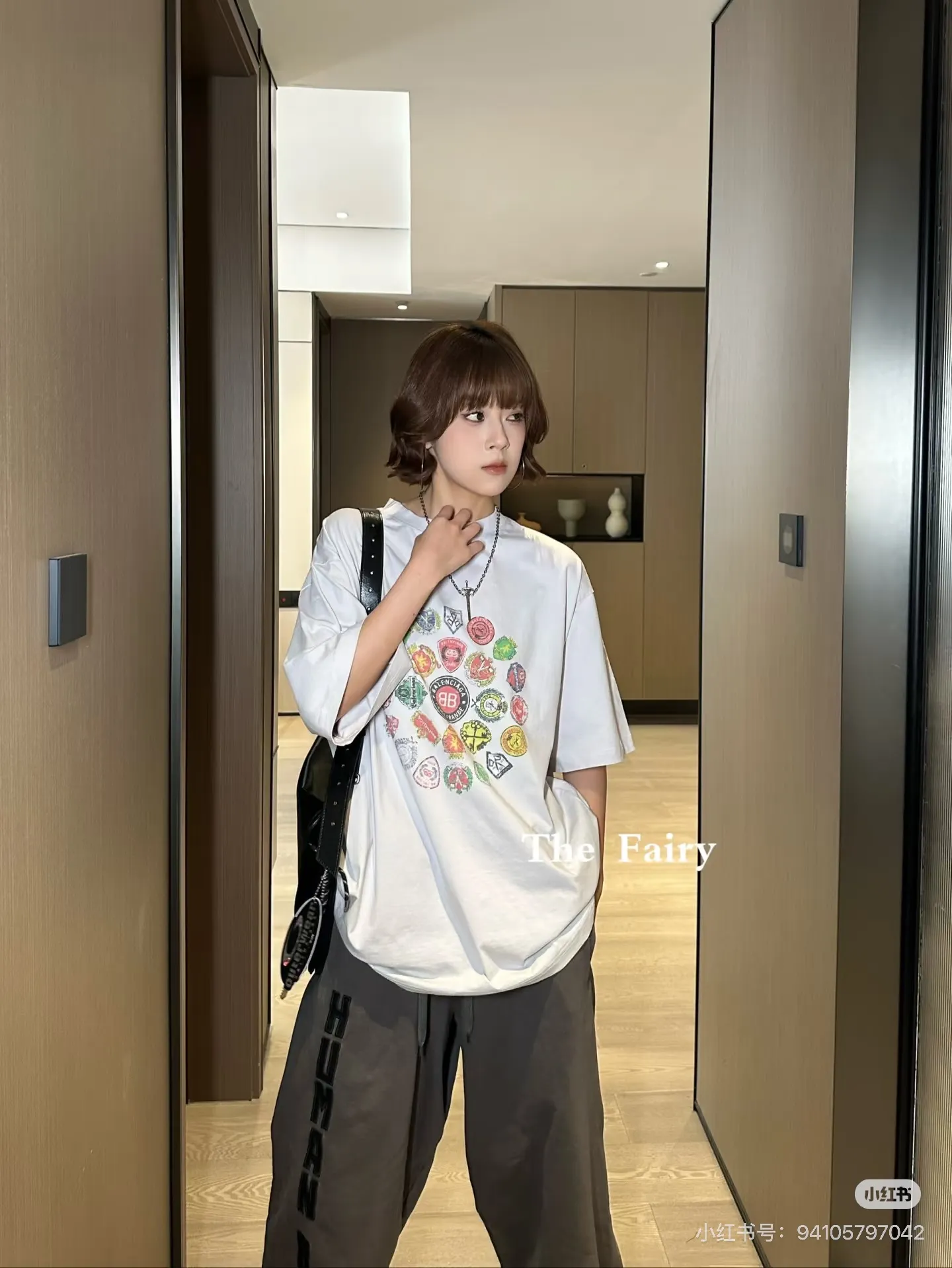 Crest Logo Graphic Oversized T-Shirt D15520022 — view 7