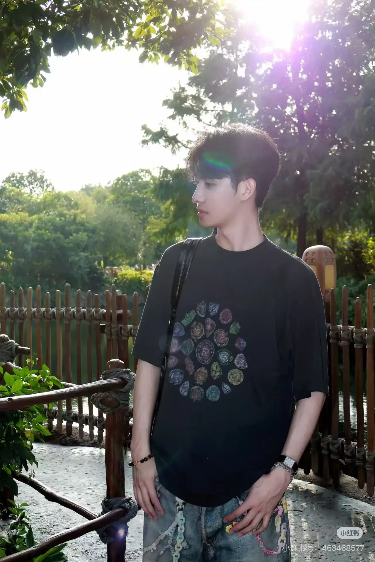 Crest Logo Graphic Oversized T-Shirt D15520021 — view 7