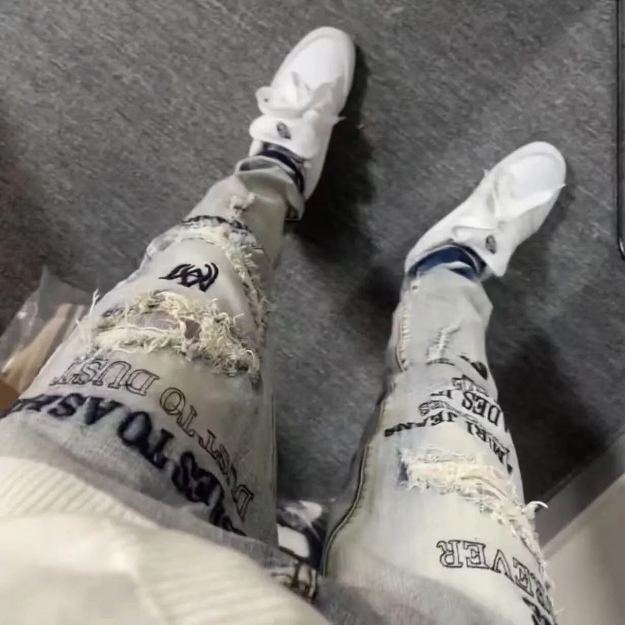 Distressed Graphic Print Slim-Fit Jeans D14523128 — view 7