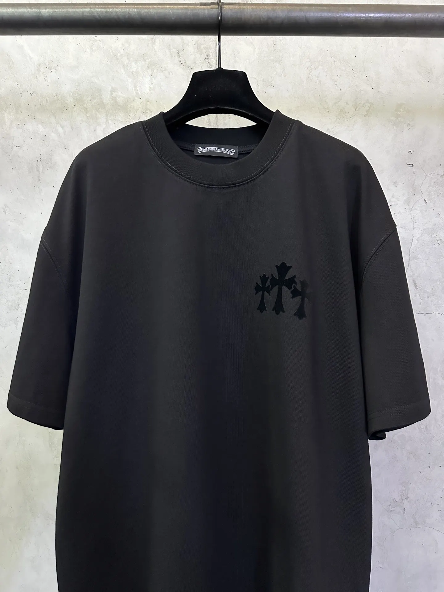 Cross Flocked Logo Heavyweight Cotton T-Shirt D17511978 — view 3