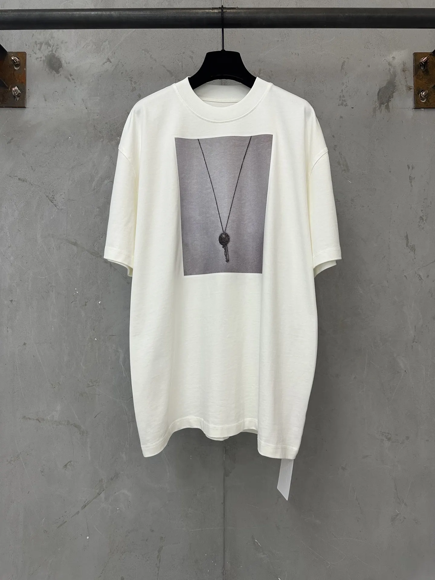 Key Graphic Print Heavyweight Cotton T-Shirt D18011760