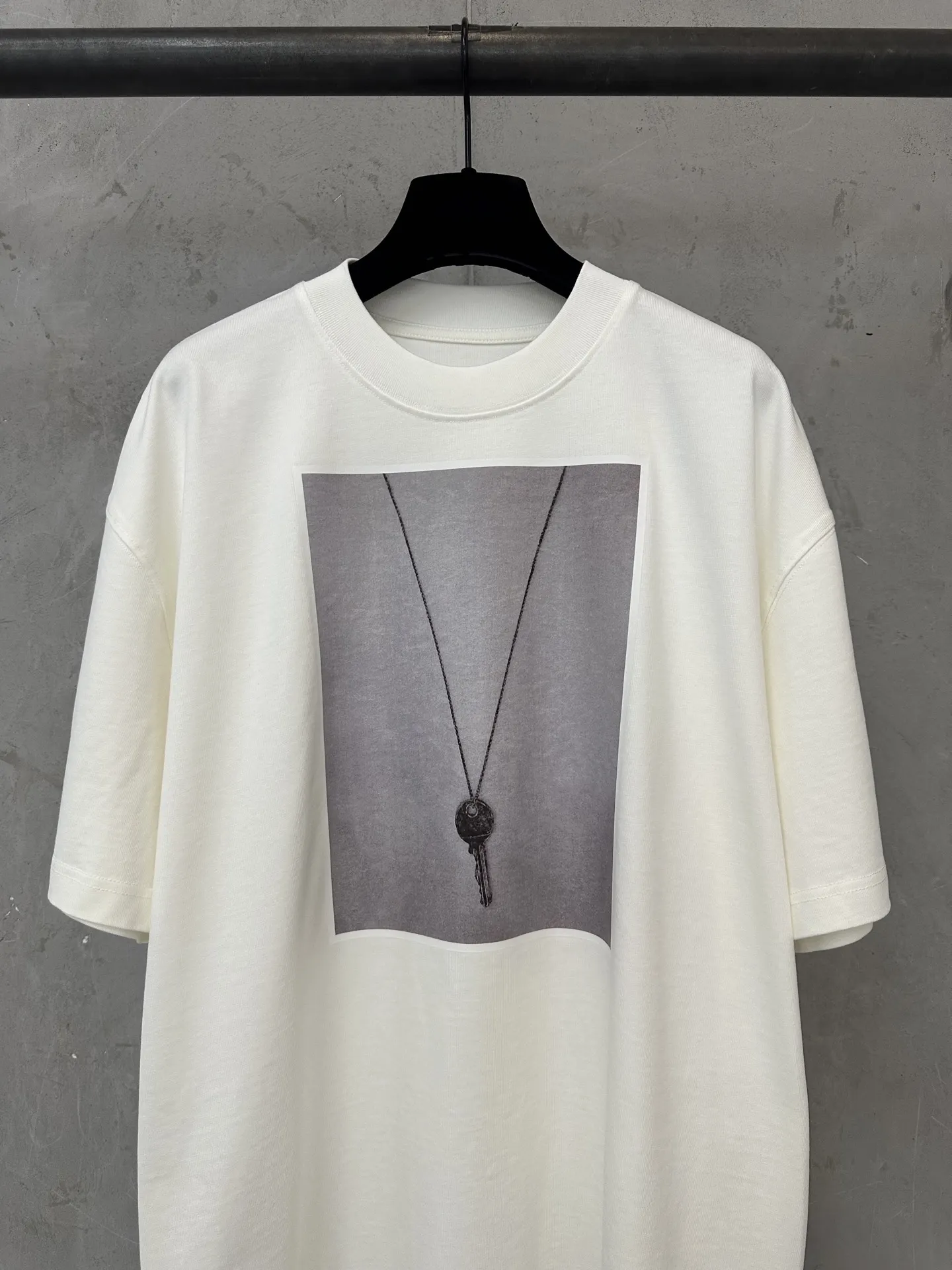 Key Graphic Print Heavyweight Cotton T-Shirt D18011760 — view 3