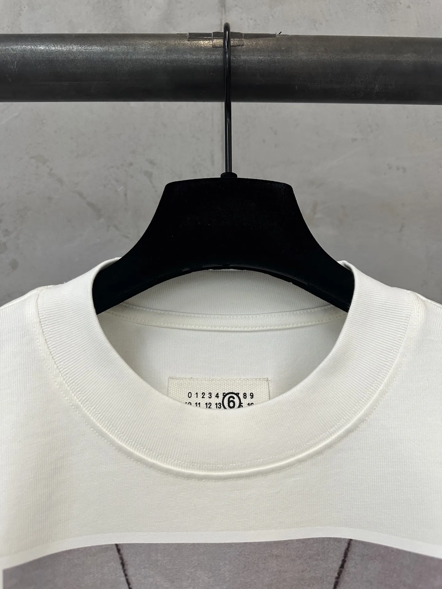 Key Graphic Print Heavyweight Cotton T-Shirt D18011760 — view 5