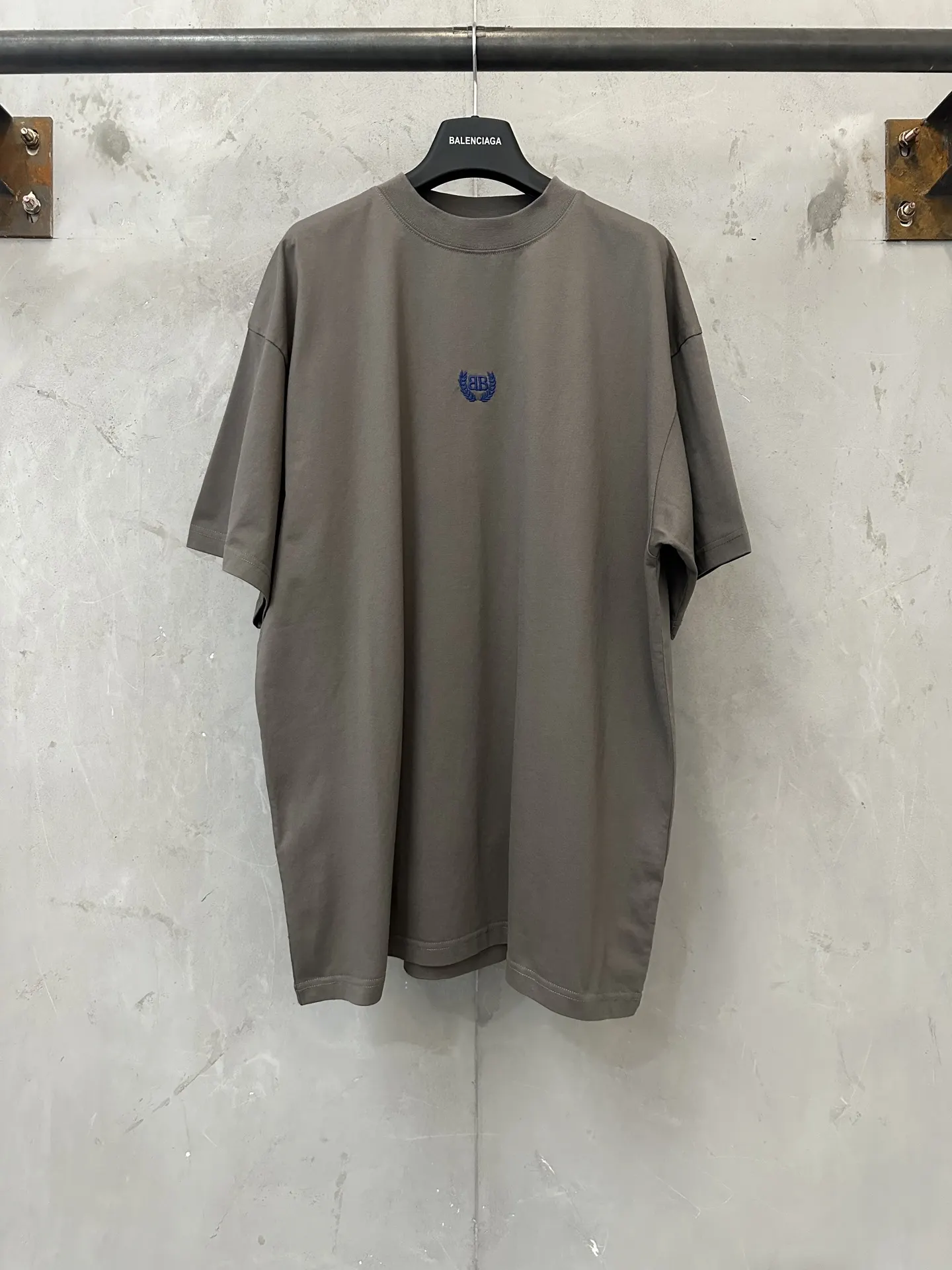 Laurel Wreath Logo Embroidered T-Shirt D20020205