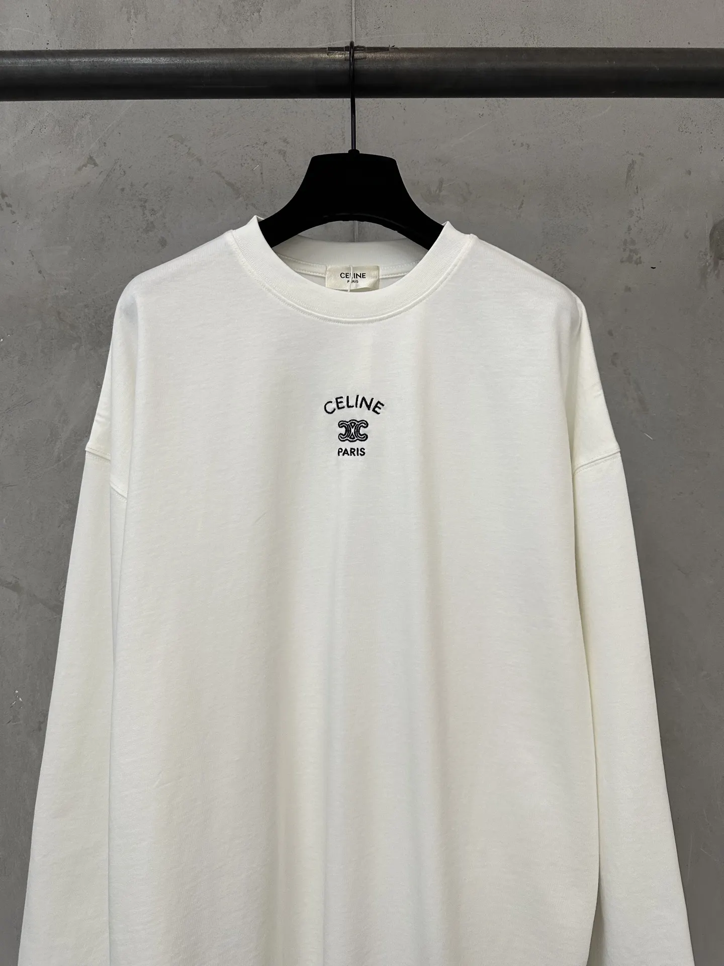 Triomphe Logo Embroidered Long-Sleeve T-Shirt D20018976 — view 3