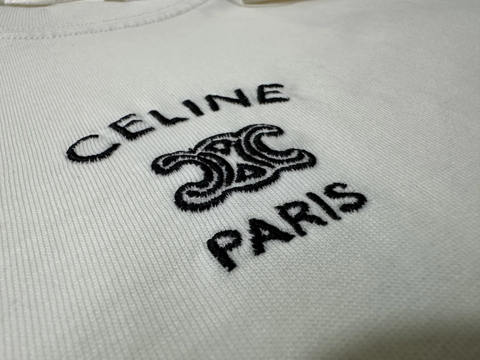 Triomphe Logo Embroidered Long-Sleeve T-Shirt D20018976 — view 8