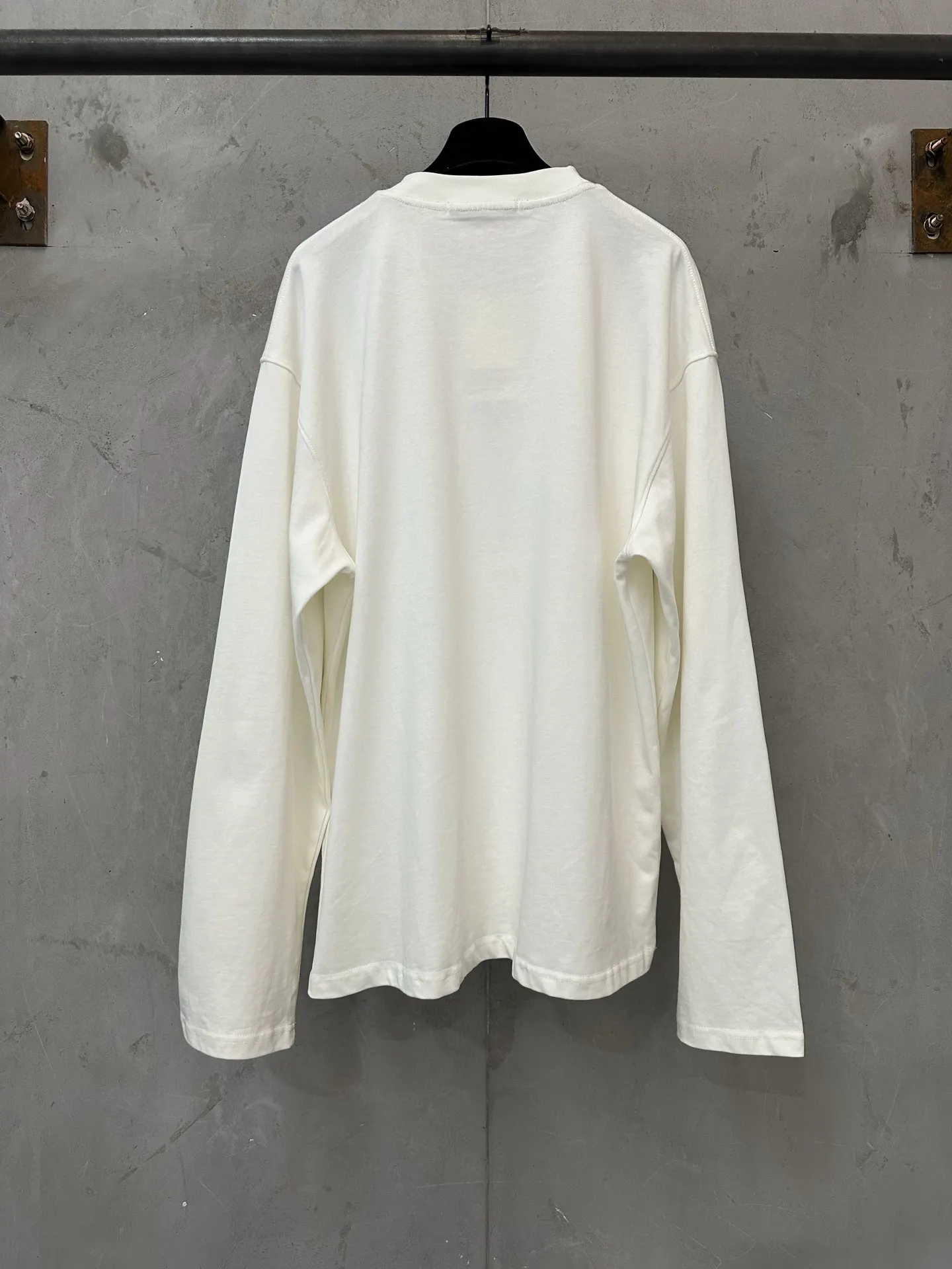 Love Inside Graphic Long-Sleeve T-Shirt D20025016 — view 2