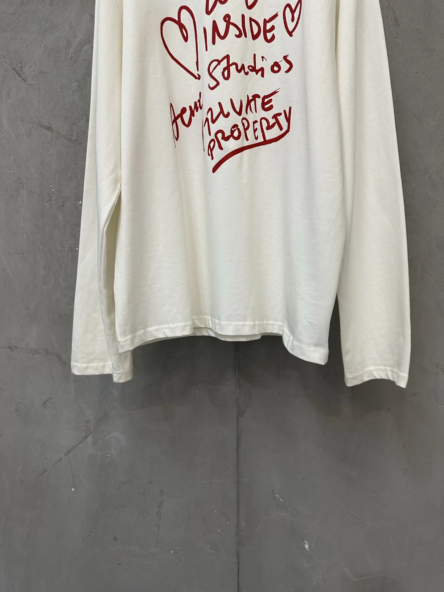 Love Inside Graphic Long-Sleeve T-Shirt D20025016 — view 4