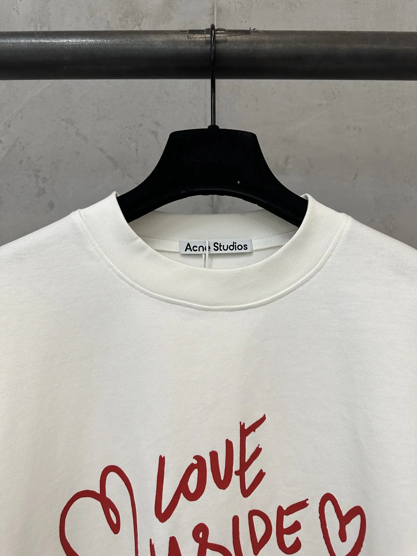 Love Inside Graphic Long-Sleeve T-Shirt D20025016 — view 5