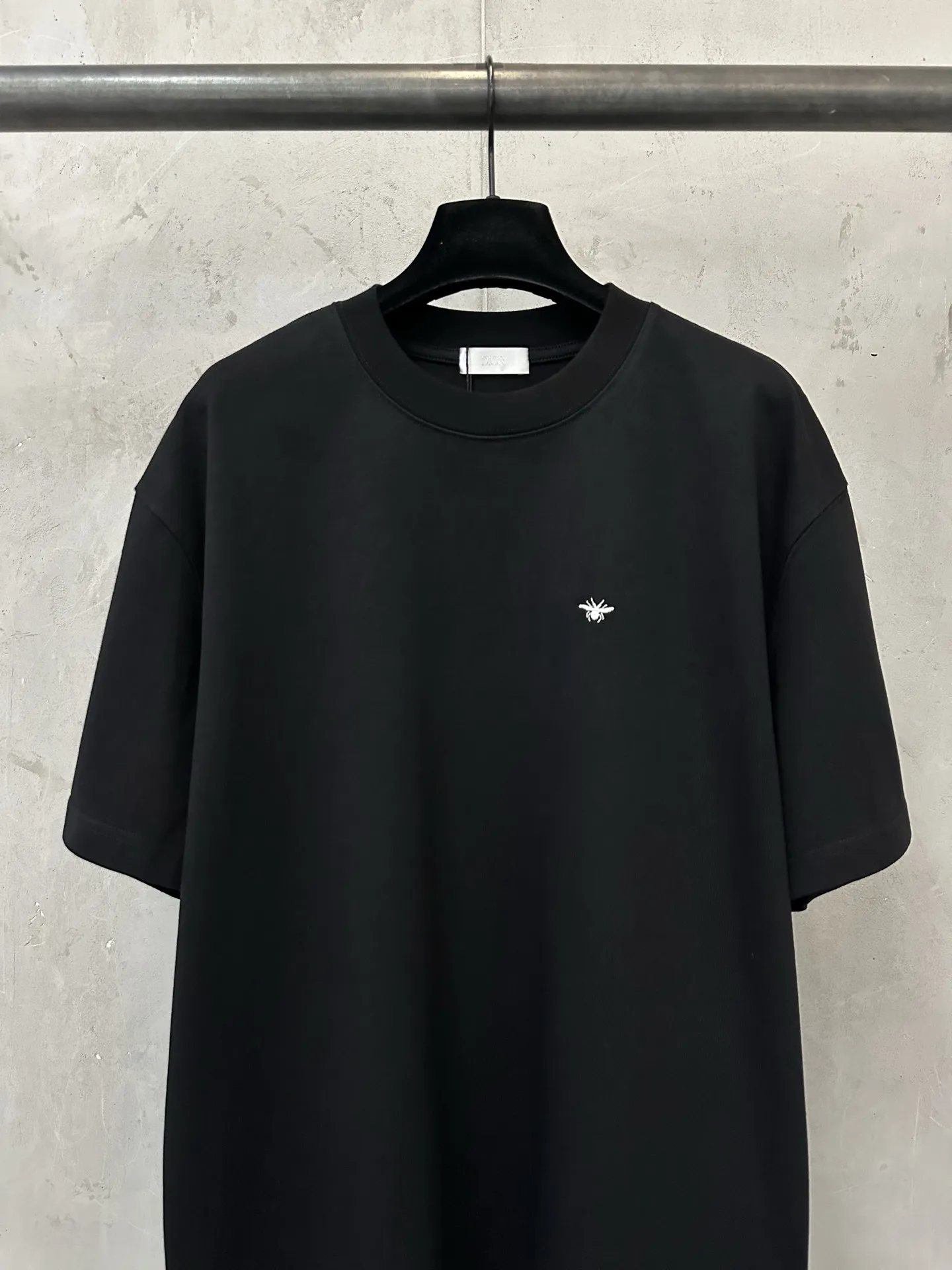 Bee Embroidery Heavyweight Cotton T-Shirt D21023548 — view 3