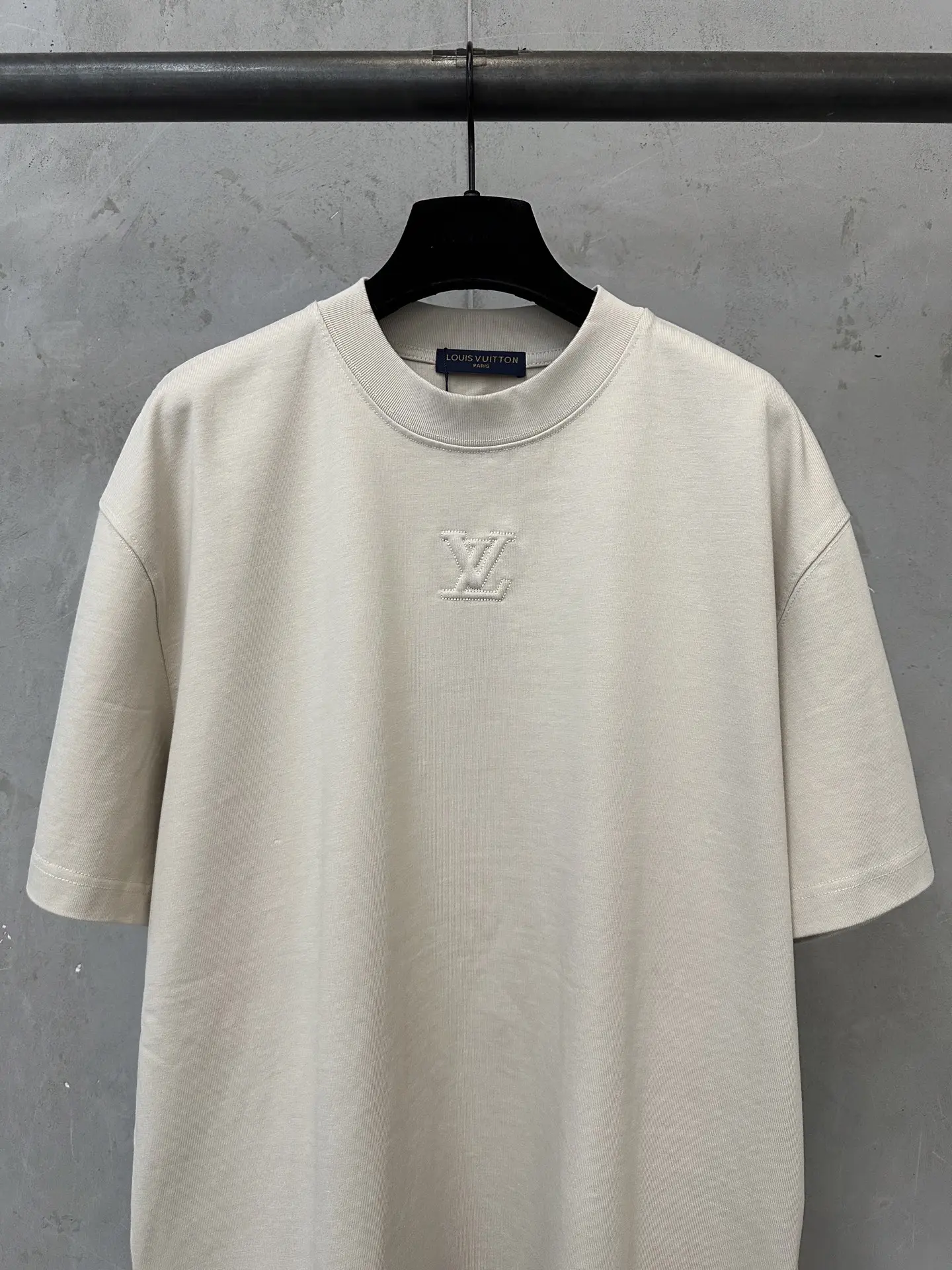 Embossed Logo Heavyweight Cotton T-Shirt D21021787 — view 3