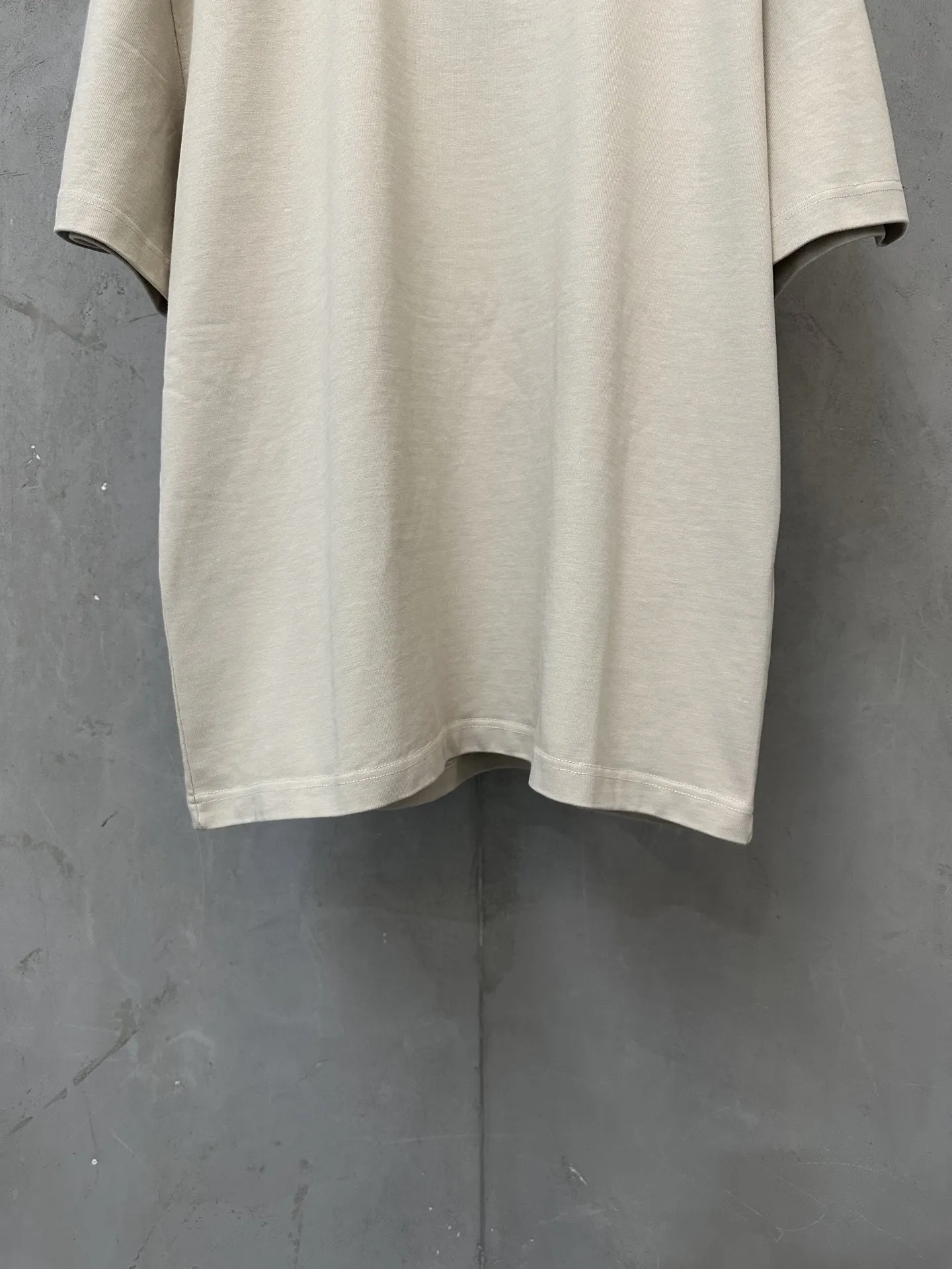 Embossed Logo Heavyweight Cotton T-Shirt D21021787 — view 4