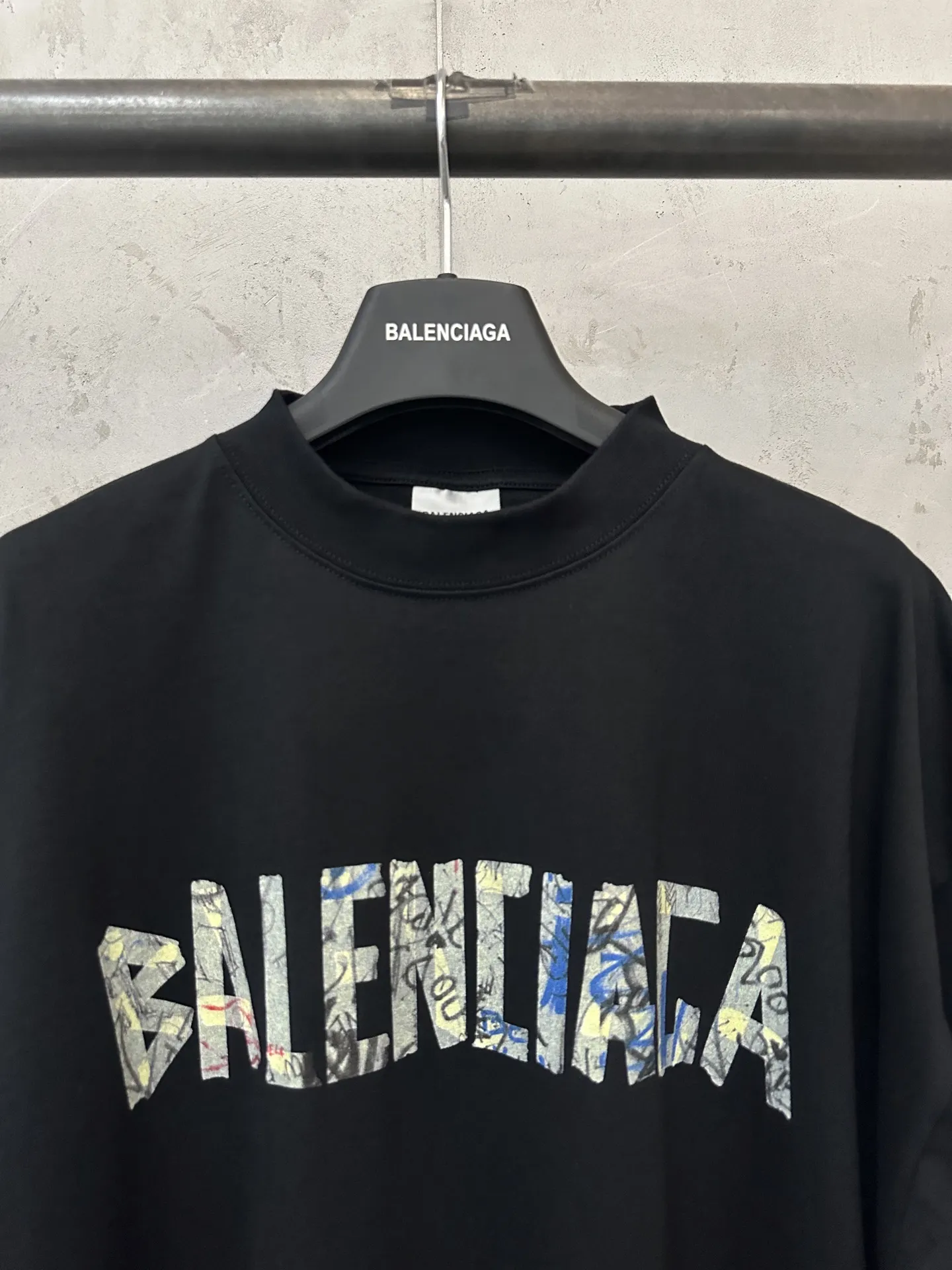 Graffiti Tape Logo Oversized T-Shirt D21524459 — view 5