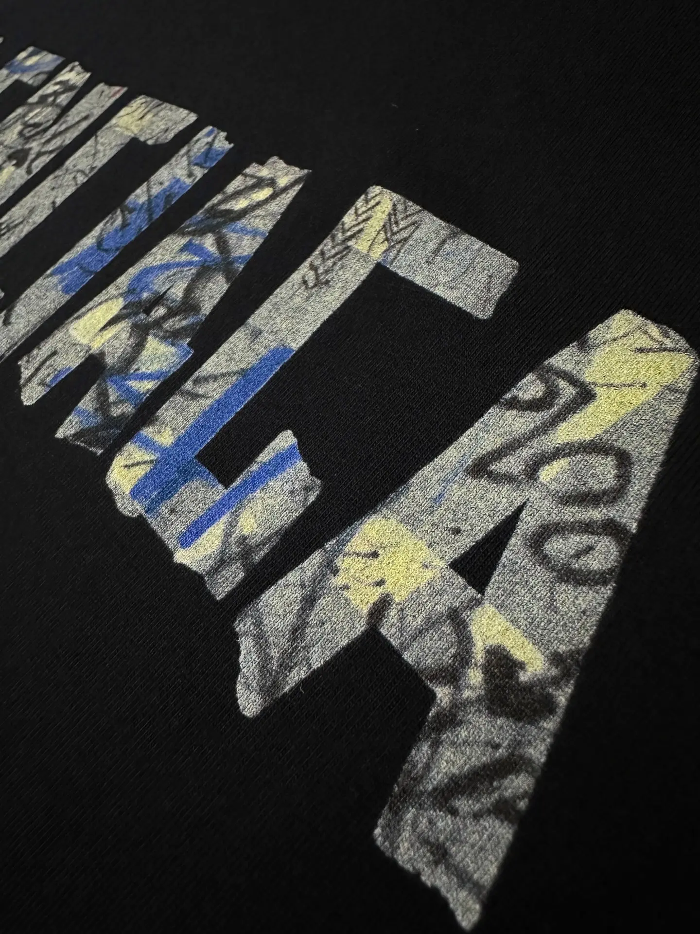 Graffiti Tape Logo Oversized T-Shirt D21524459 — view 9