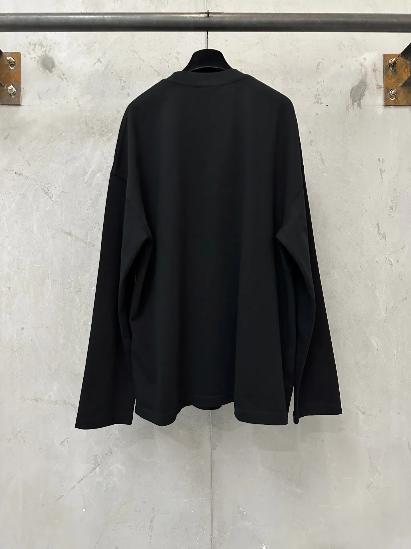 Triomphe Embroidered Long-Sleeve T-Shirt D22020170 — view 2