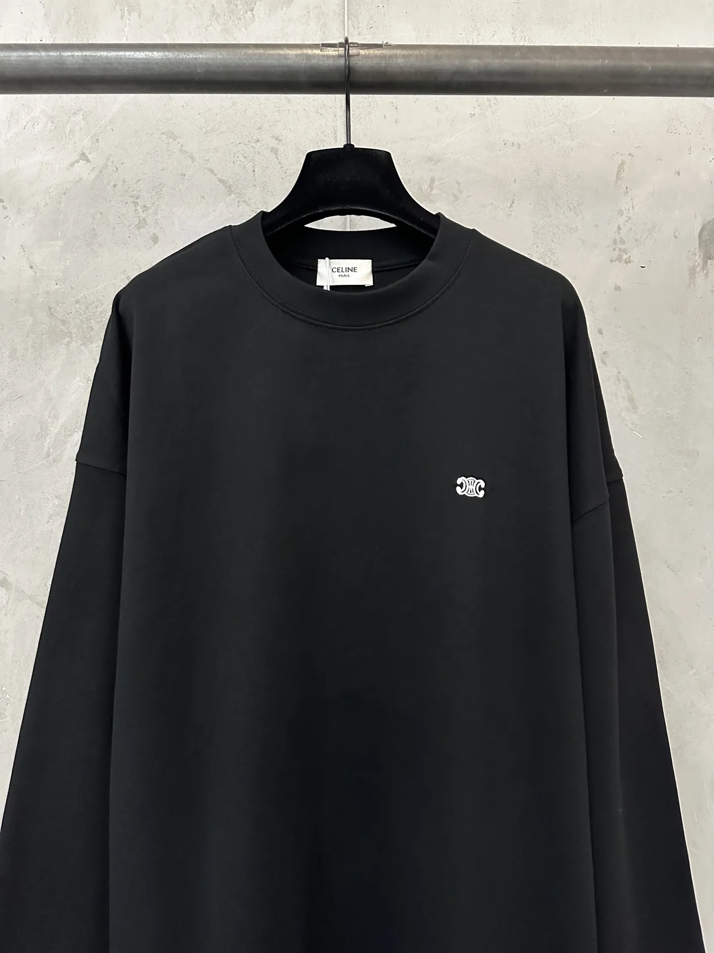 Triomphe Embroidered Long-Sleeve T-Shirt D22020170 — view 3