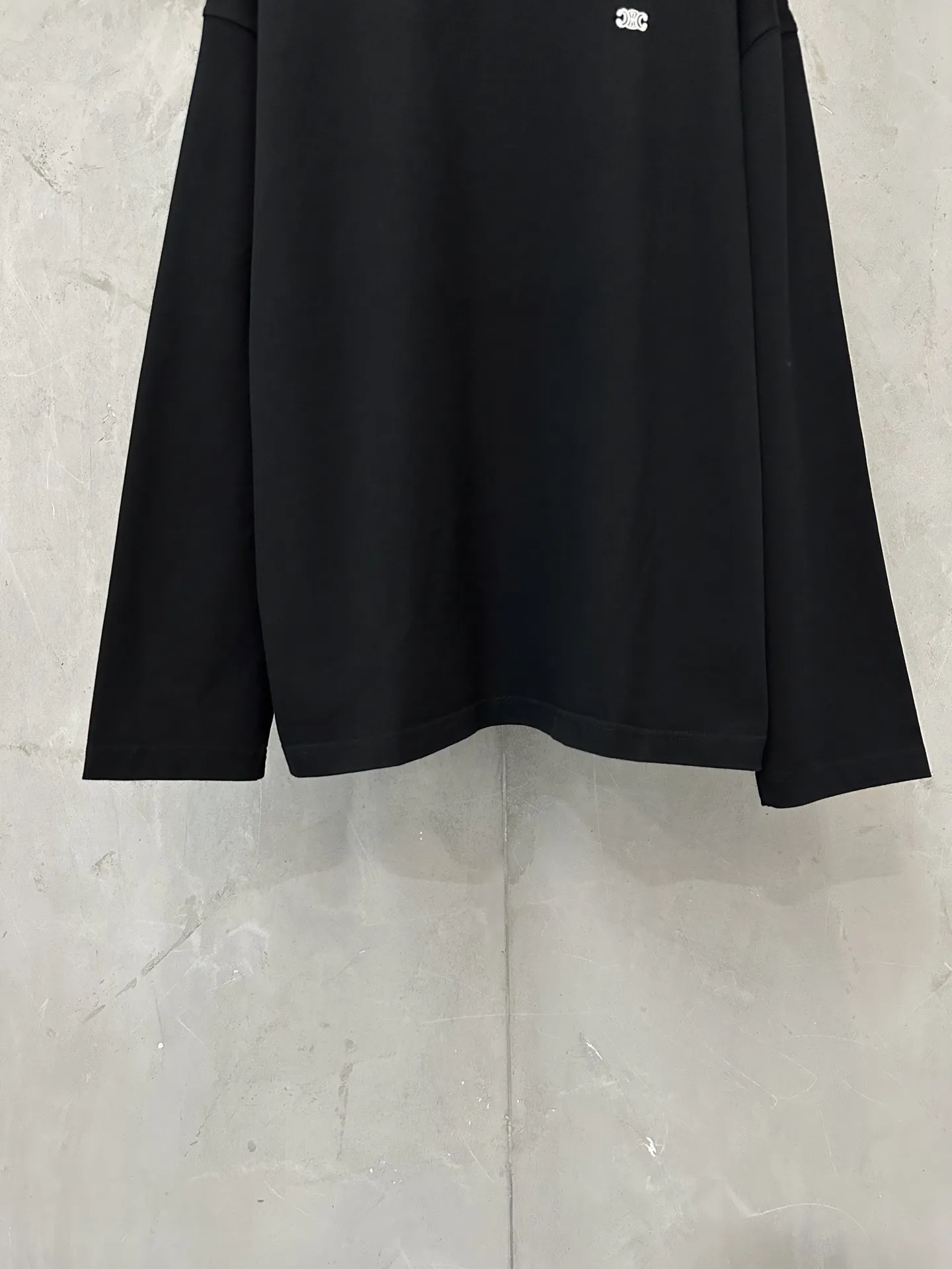 Triomphe Embroidered Long-Sleeve T-Shirt D22020170 — view 4