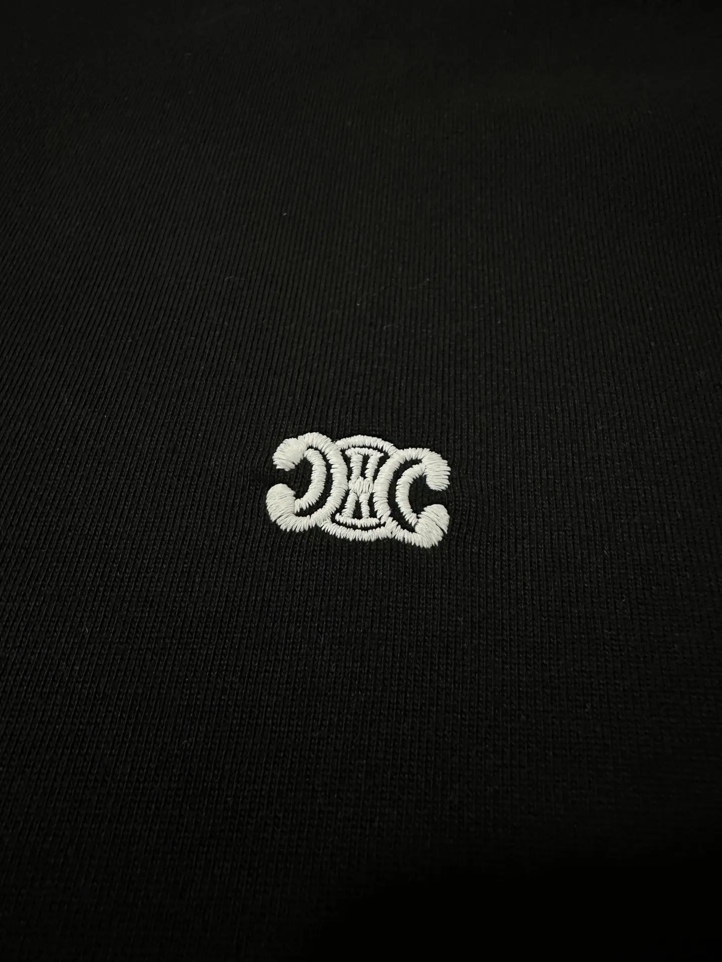 Triomphe Embroidered Long-Sleeve T-Shirt D22020170 — view 7