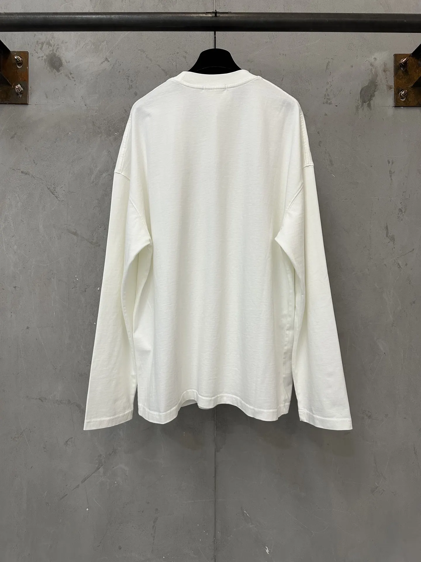 Triomphe Logo Embroidered Long-Sleeve T-Shirt D22020171 — view 2
