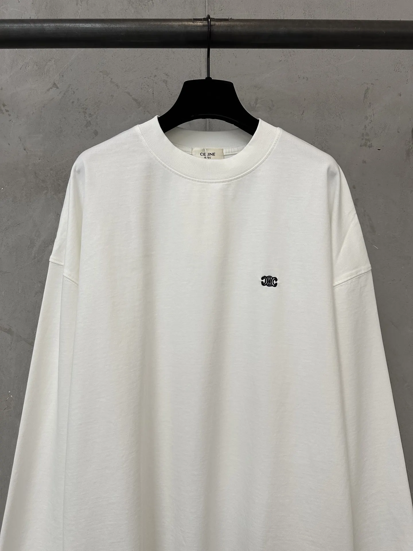 Triomphe Logo Embroidered Long-Sleeve T-Shirt D22020171 — view 3