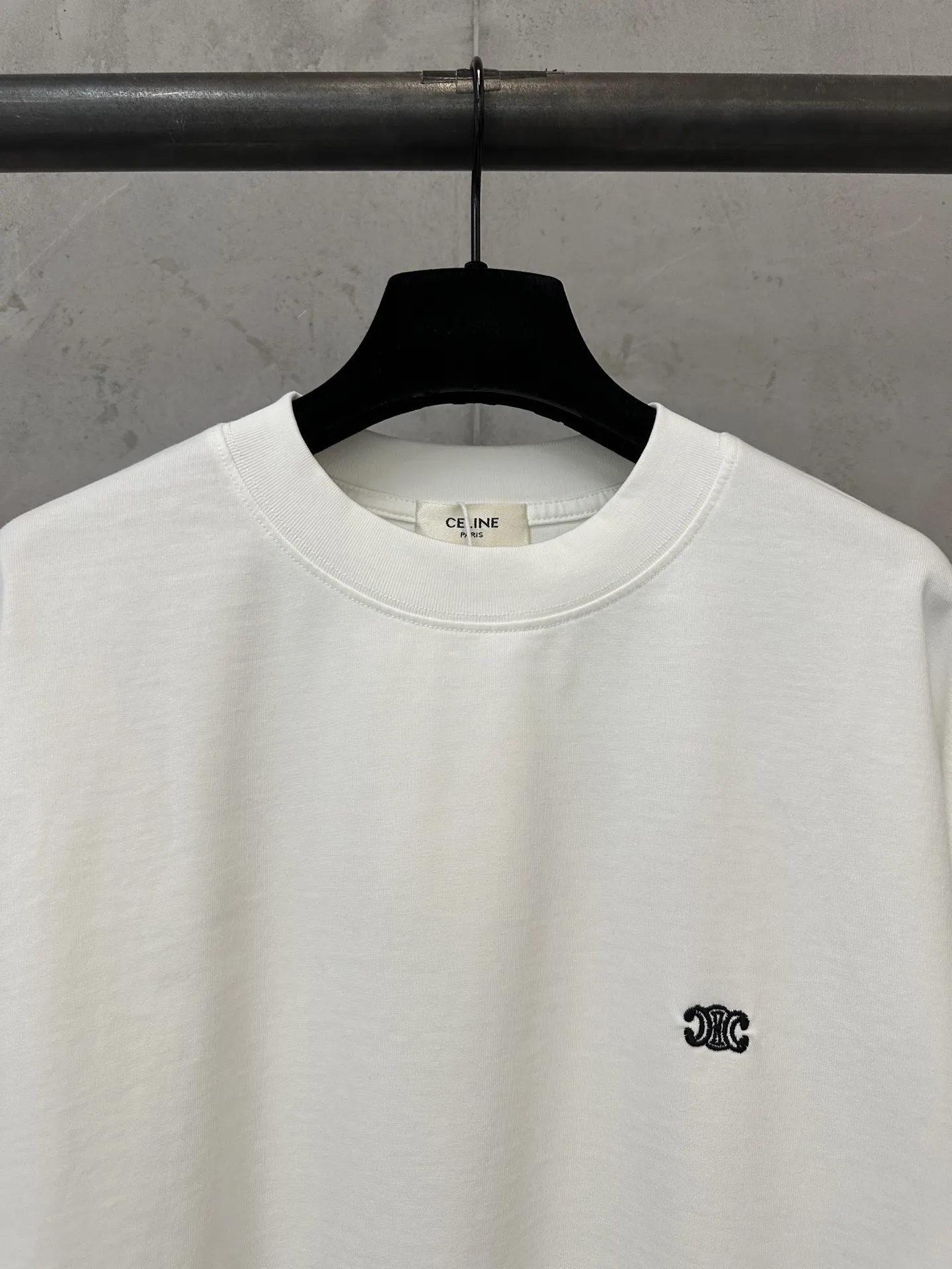Triomphe Logo Embroidered Long-Sleeve T-Shirt D22020171 — view 5