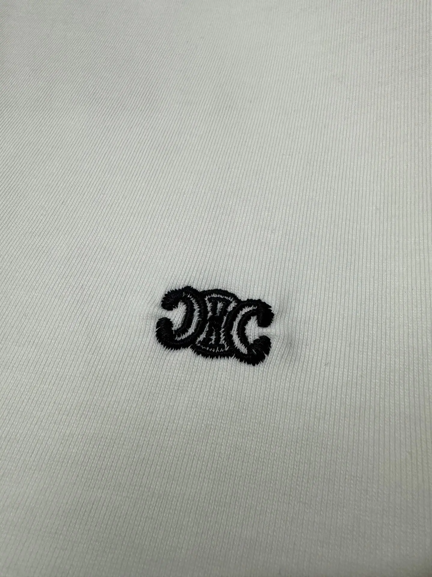 Triomphe Logo Embroidered Long-Sleeve T-Shirt D22020171 — view 7