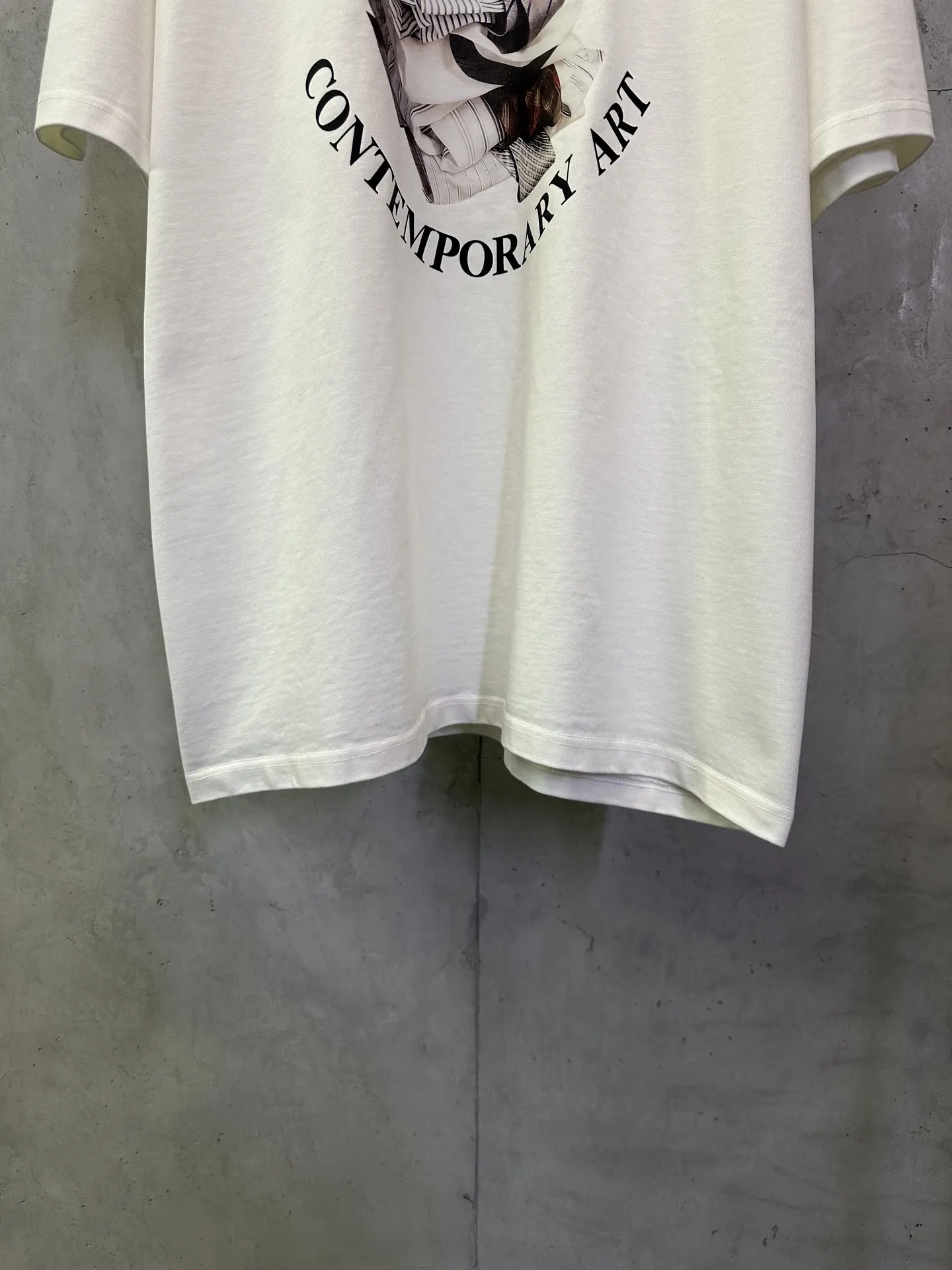 Contemporary Art Graphic T-Shirt D22015689 — view 4