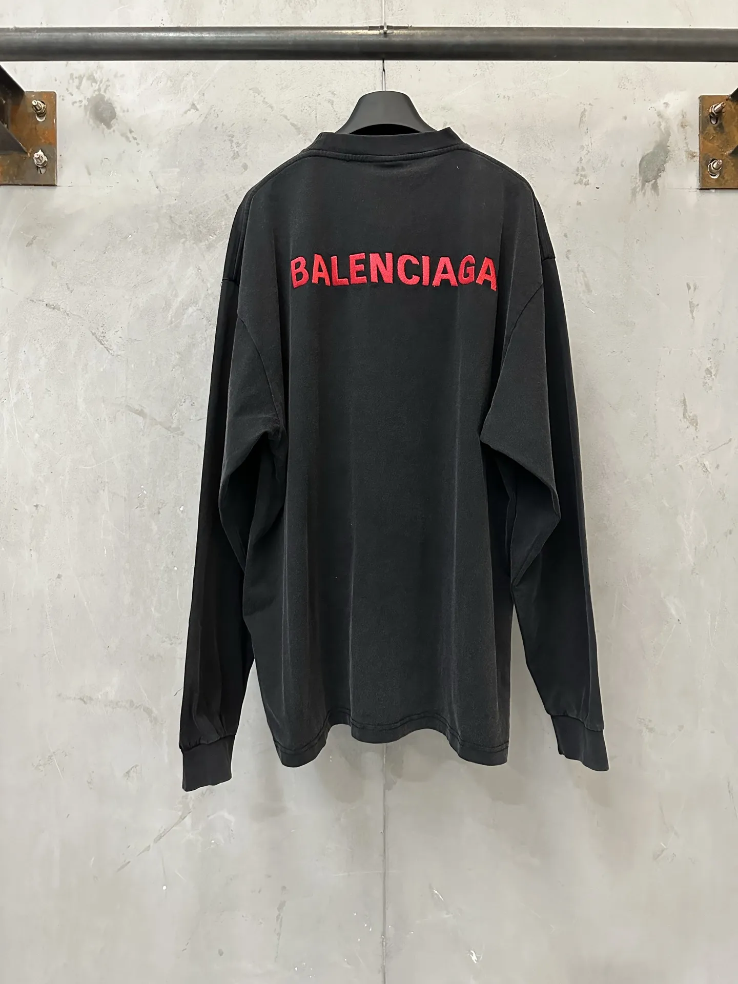 Logo Embroidery Long-Sleeve T-Shirt D23023529 — view 2