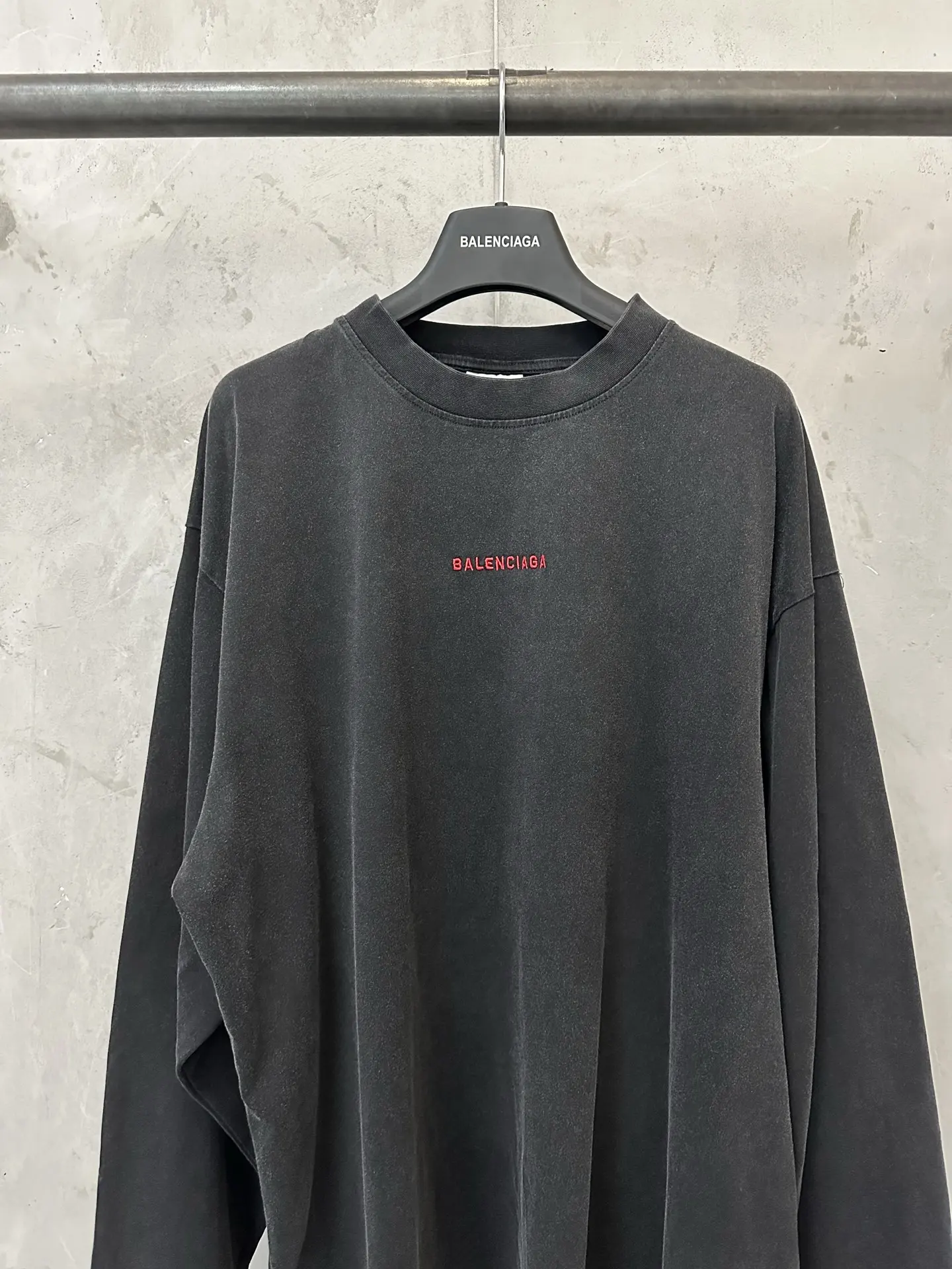 Logo Embroidery Long-Sleeve T-Shirt D23023529 — view 3