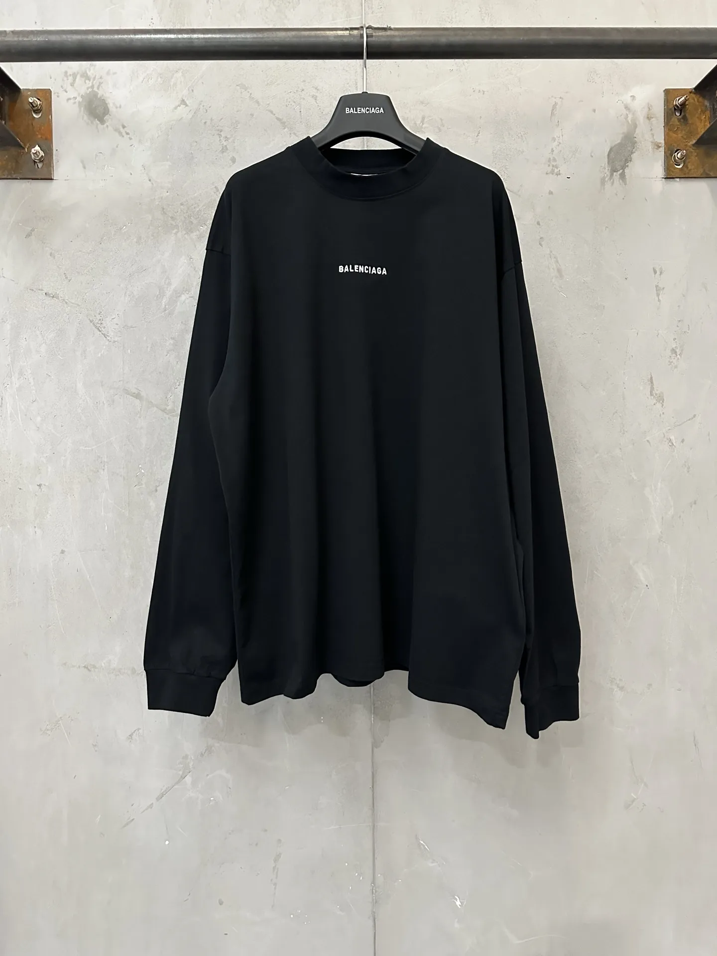 Logo Embroidered Long-Sleeve T-Shirt D23023527